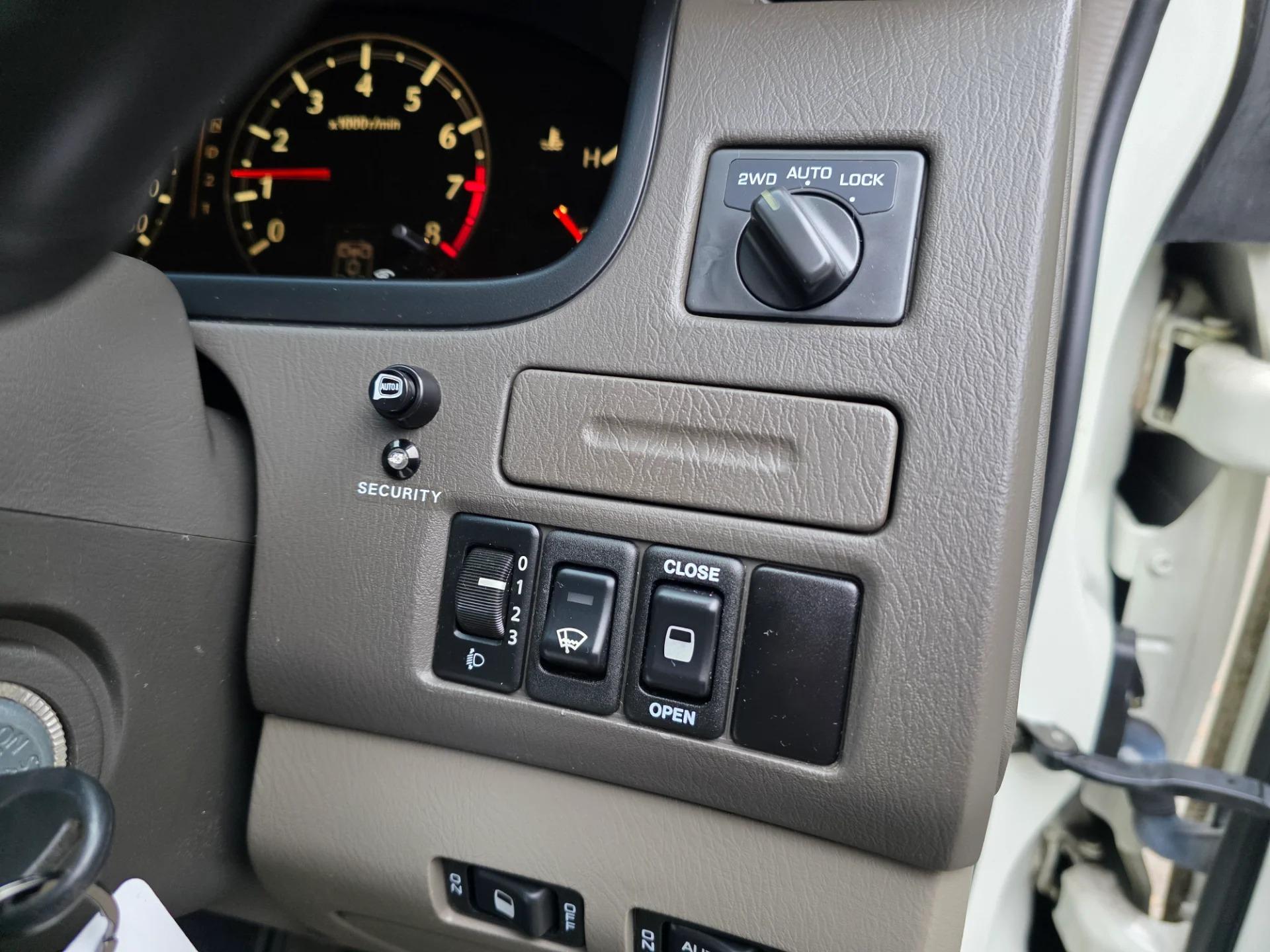 2000 Nissan Elgrand X Limited