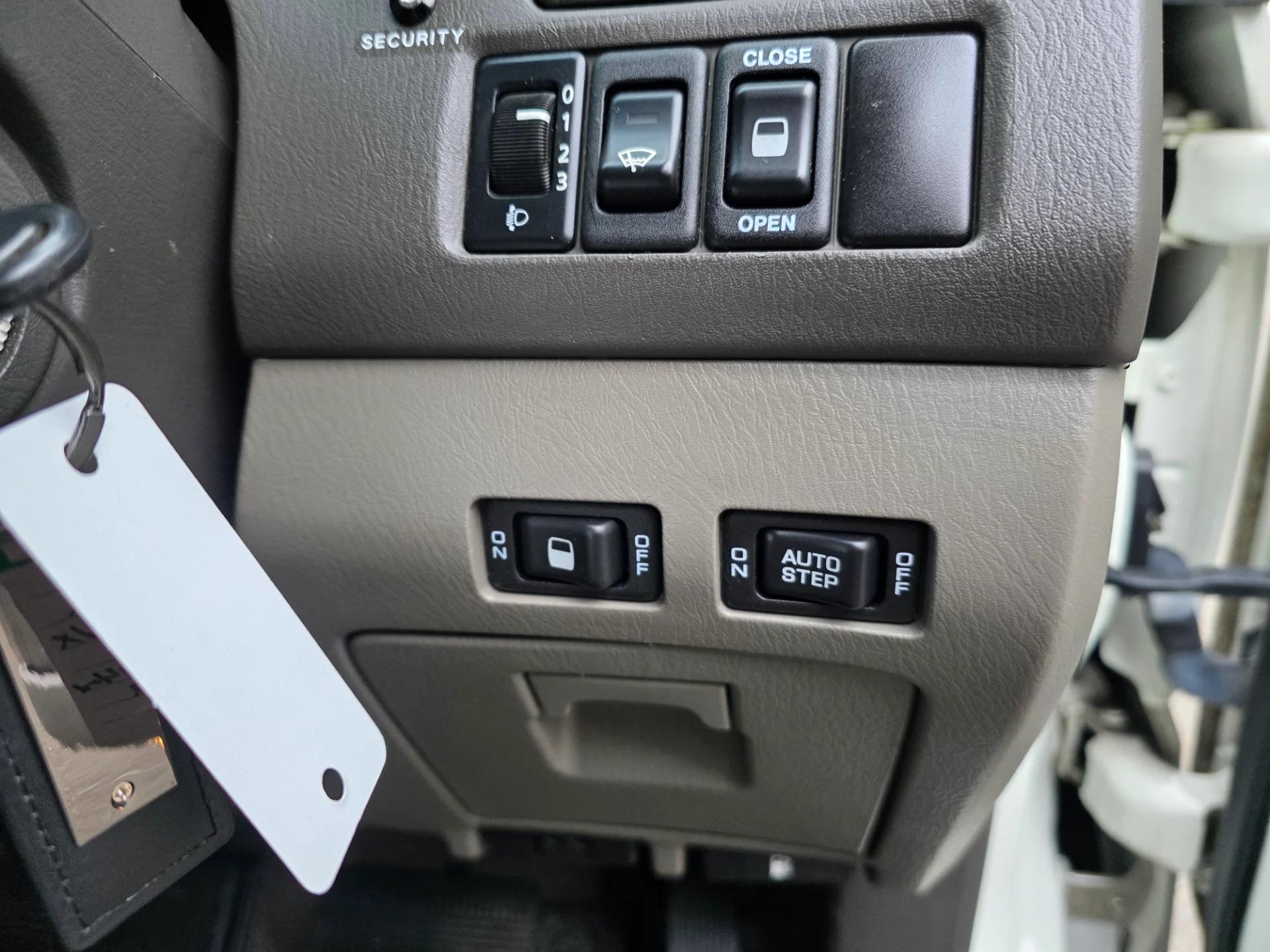 2000 Nissan Elgrand X Limited