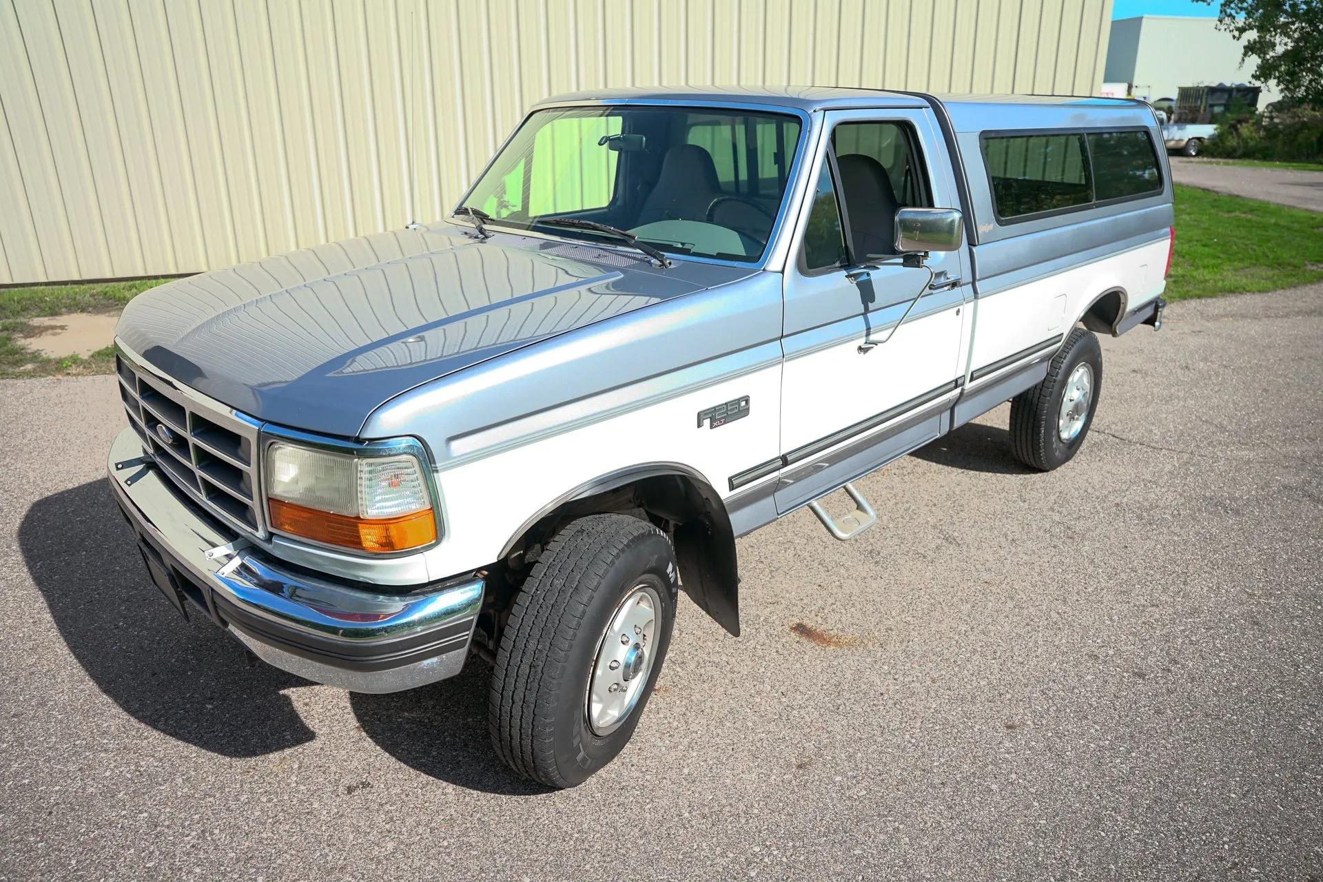 1996 Ford F-250 XLT - 2
