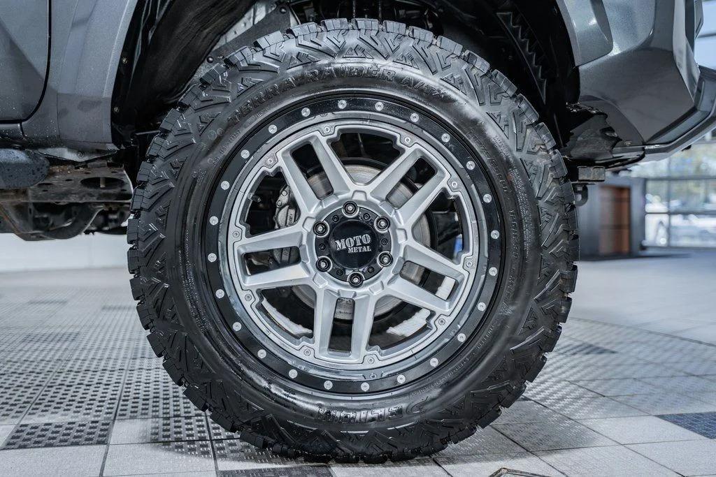 2019 Toyota Tacoma TRD Off-Road - 4