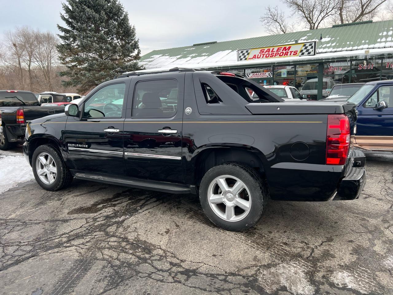 2013 Chevrolet Avalanche LTZ - 5