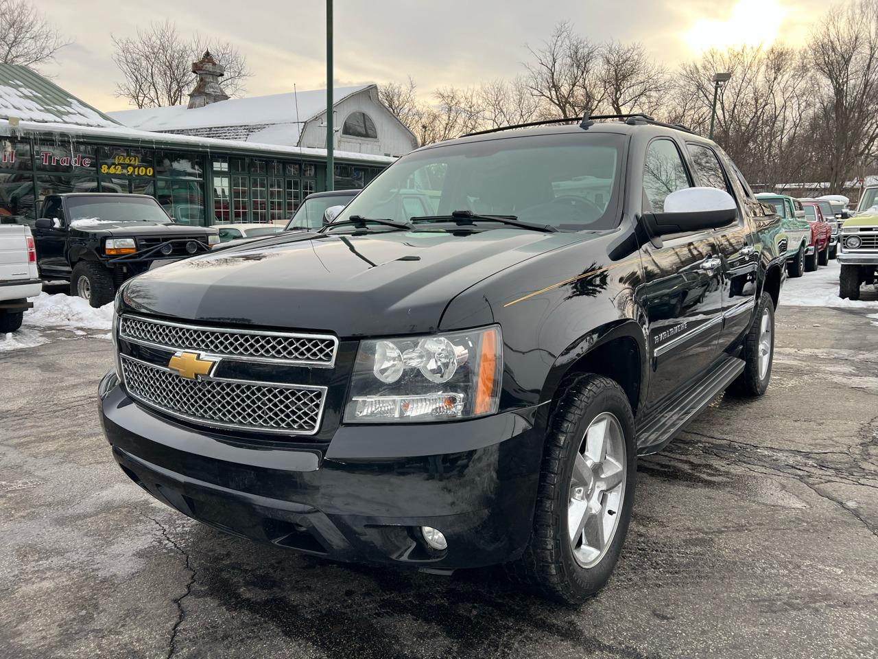 2013 Chevrolet Avalanche LTZ - 4