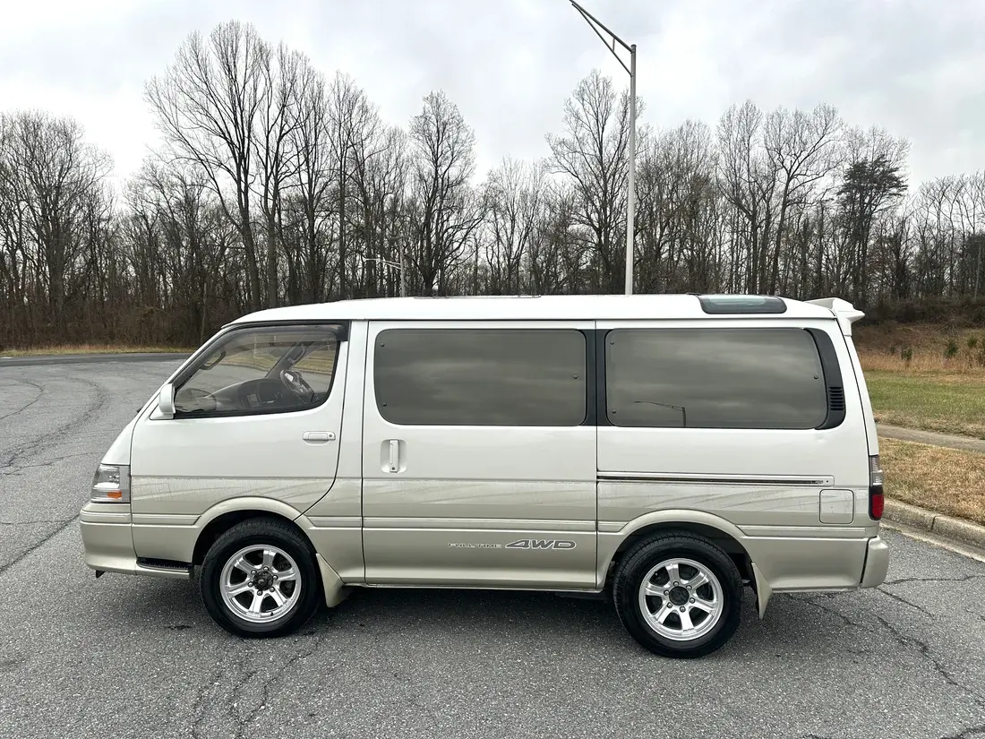 1999 Toyota HiAce Super Custom Living Saloon EX - 4