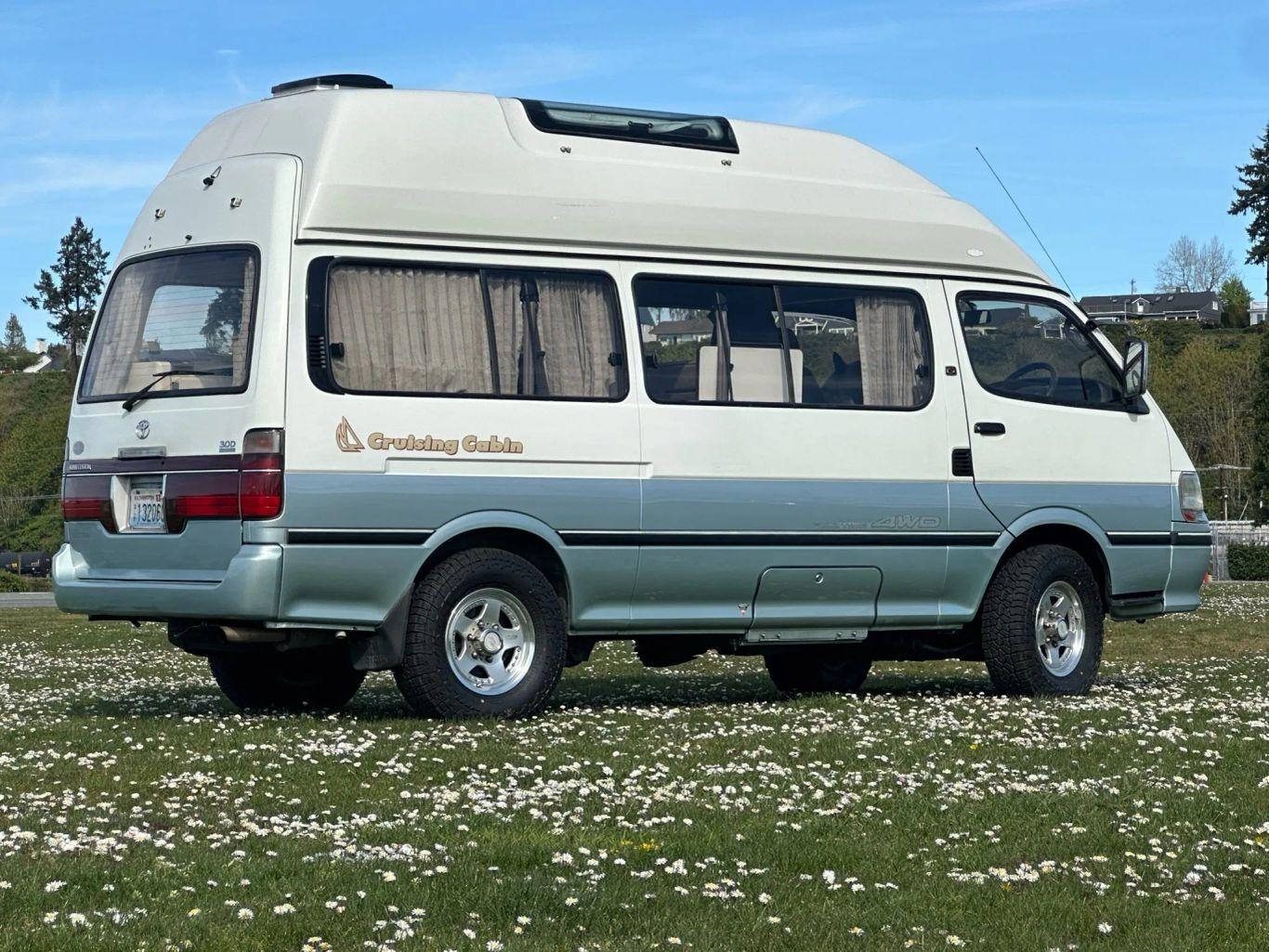 1998 Toyota HiAce Cruising Cabin - 5