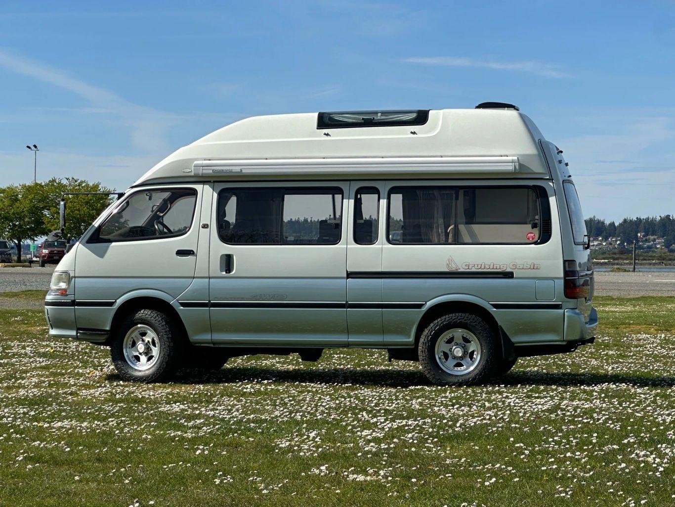1998 Toyota HiAce Cruising Cabin - 4