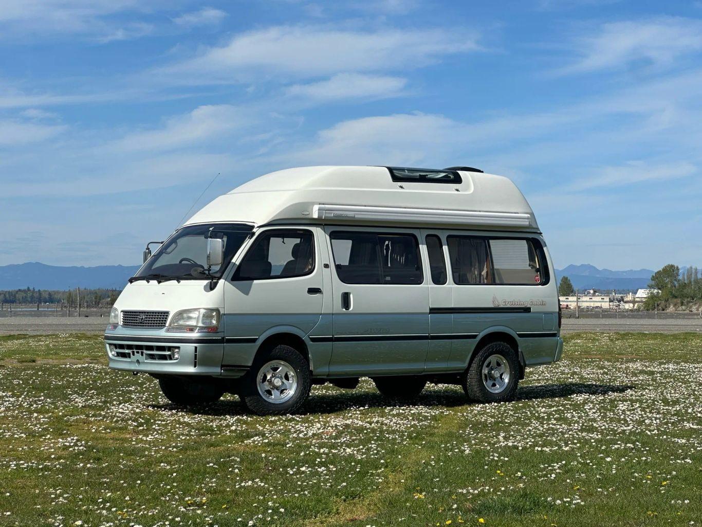 1998 Toyota HiAce Cruising Cabin - 3