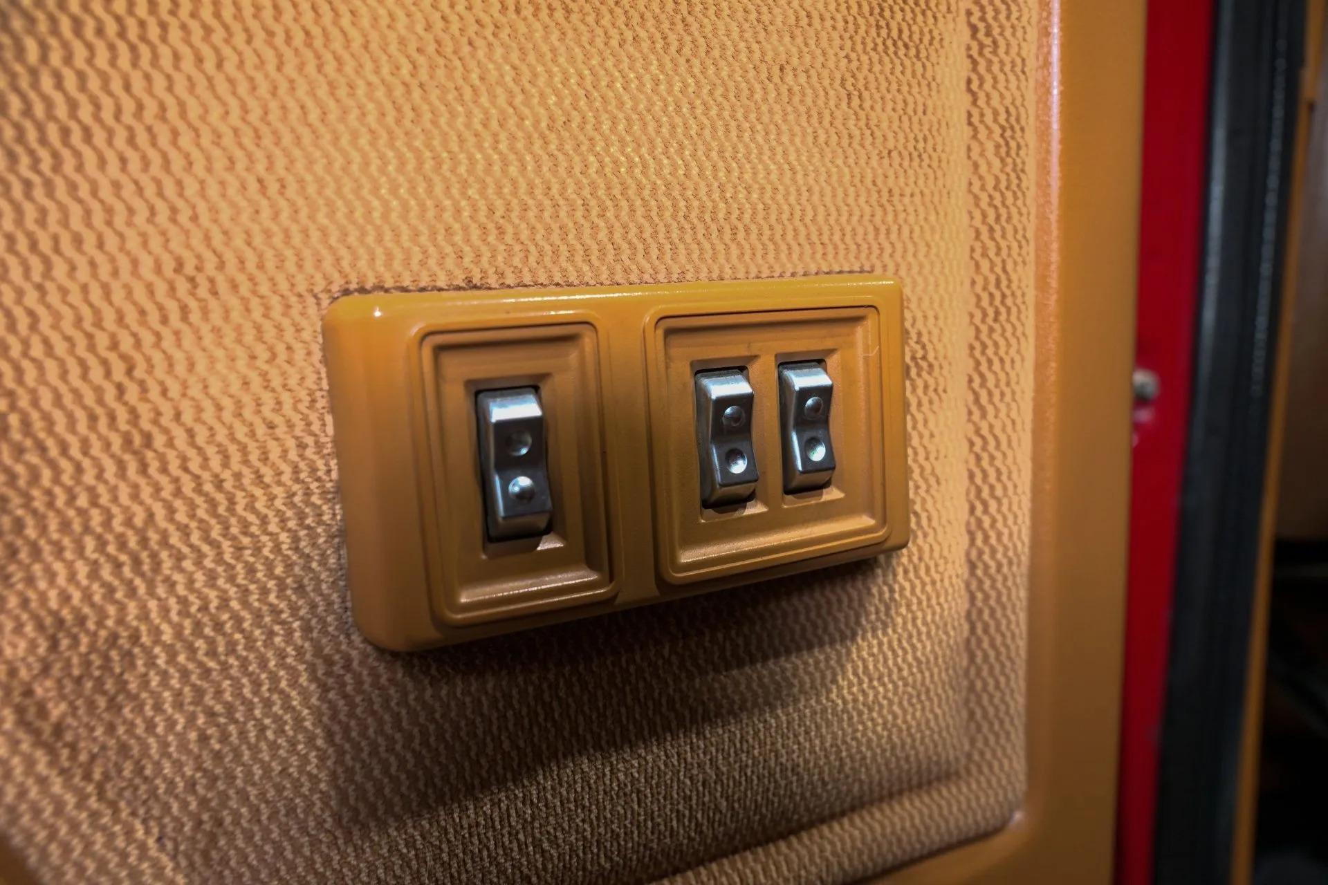 1992 Dodge Ramcharger 150 LE Canyon Sport