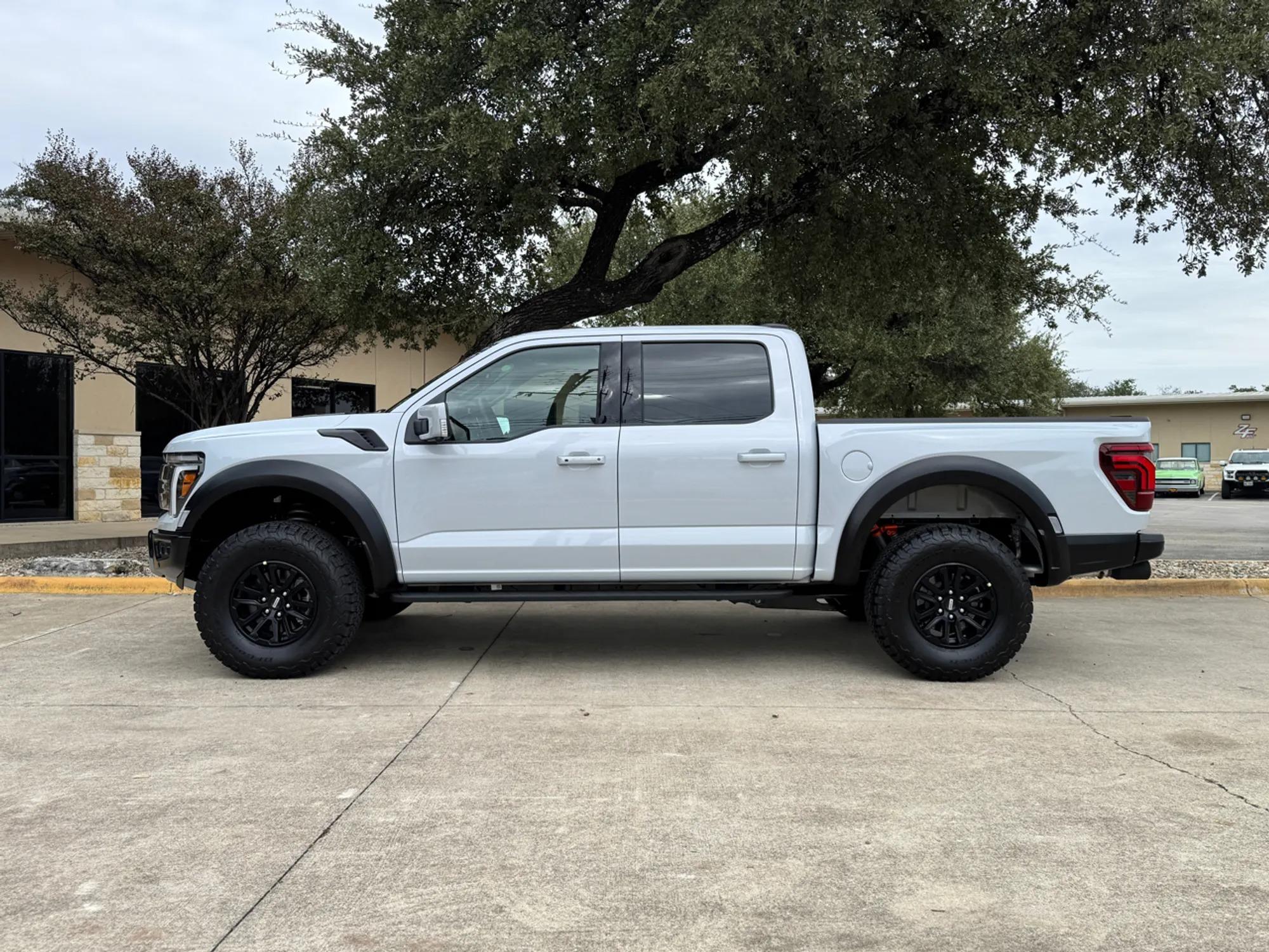 2025 Ford F-150 Raptor - 4