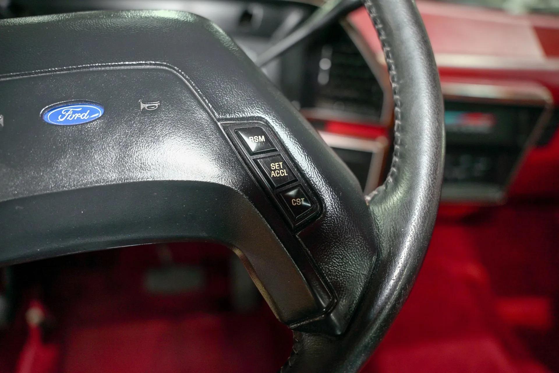 1990 Ford F-150 XLT Lariat