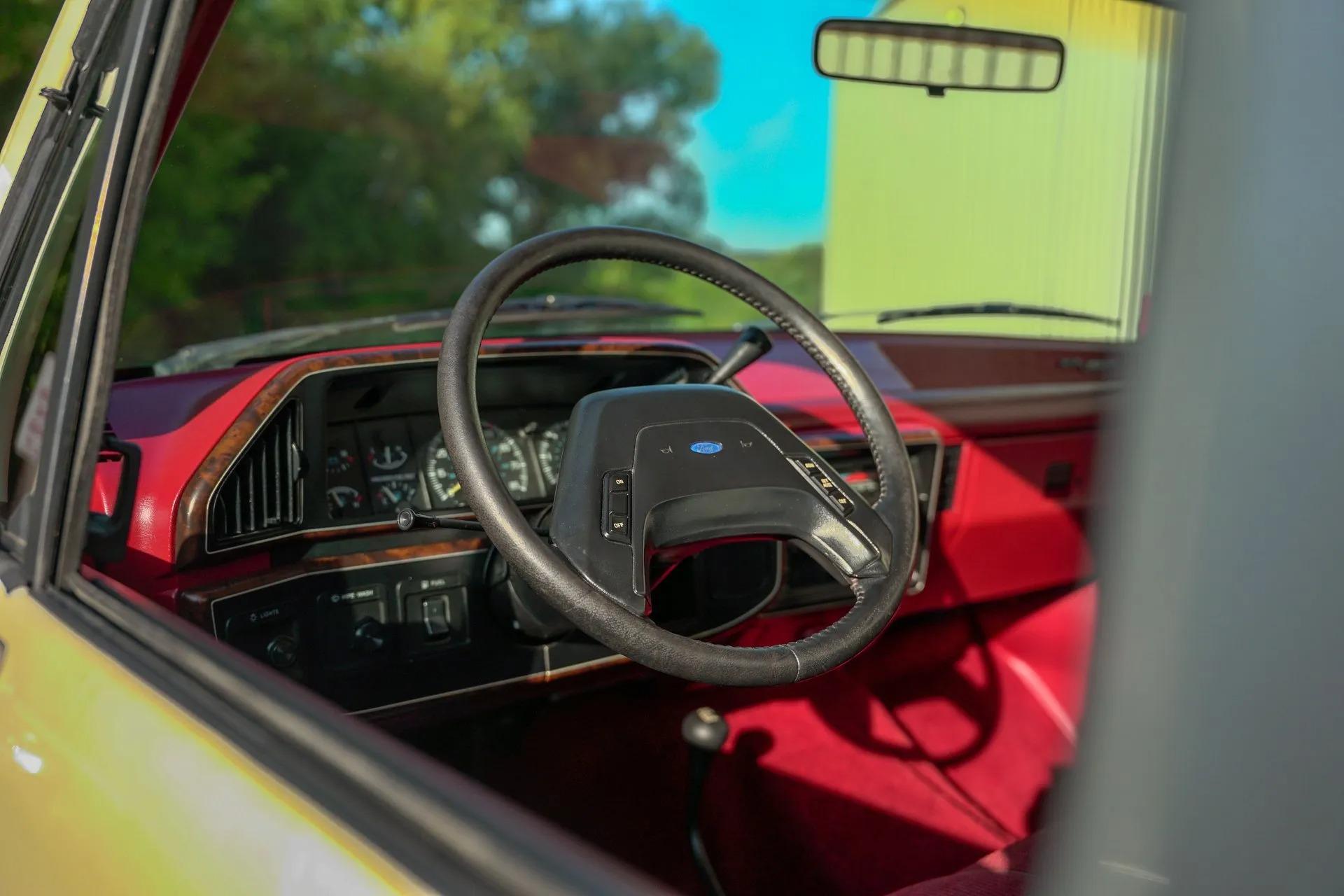 1990 Ford F-150 XLT Lariat