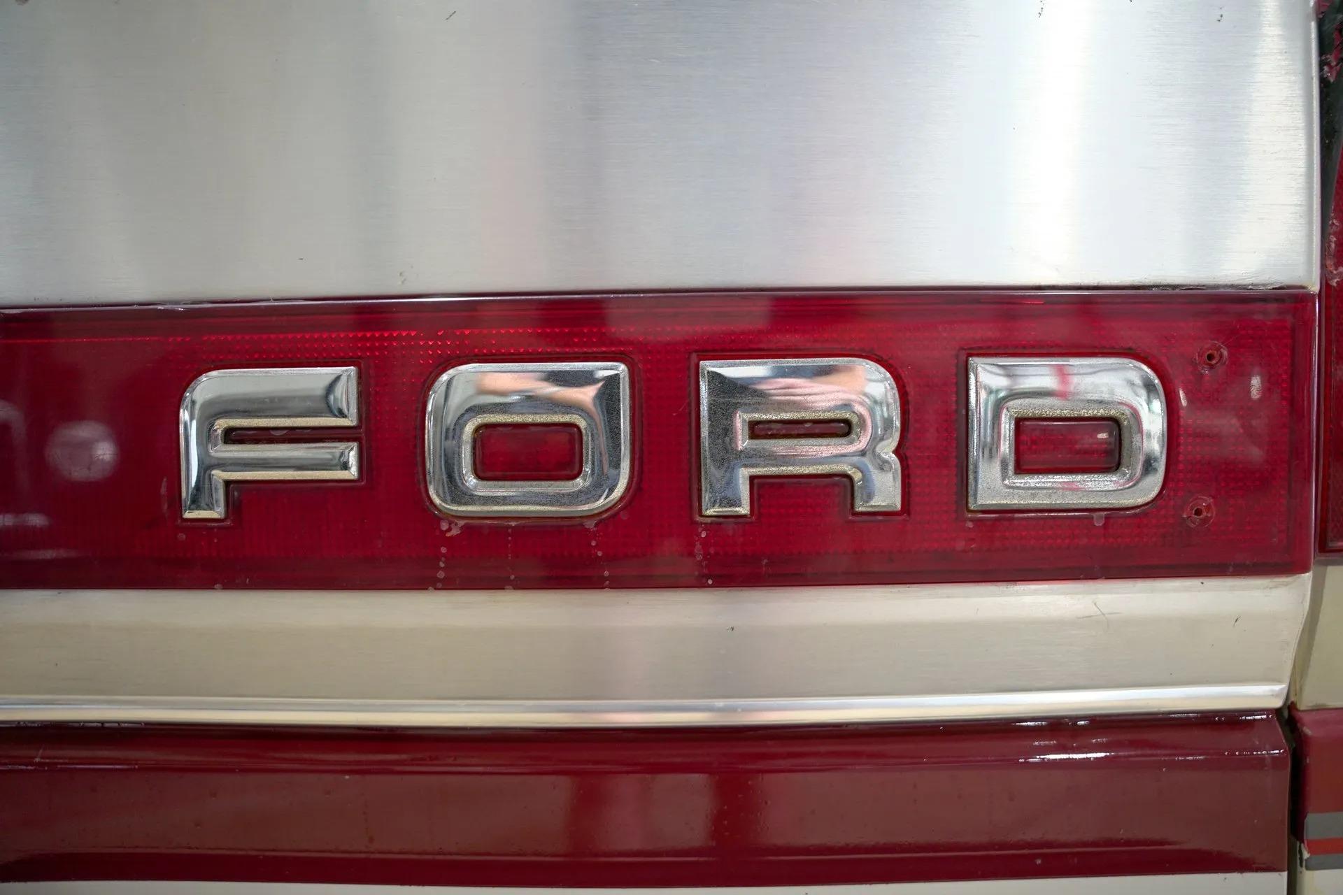 1990 Ford F-150 XLT Lariat