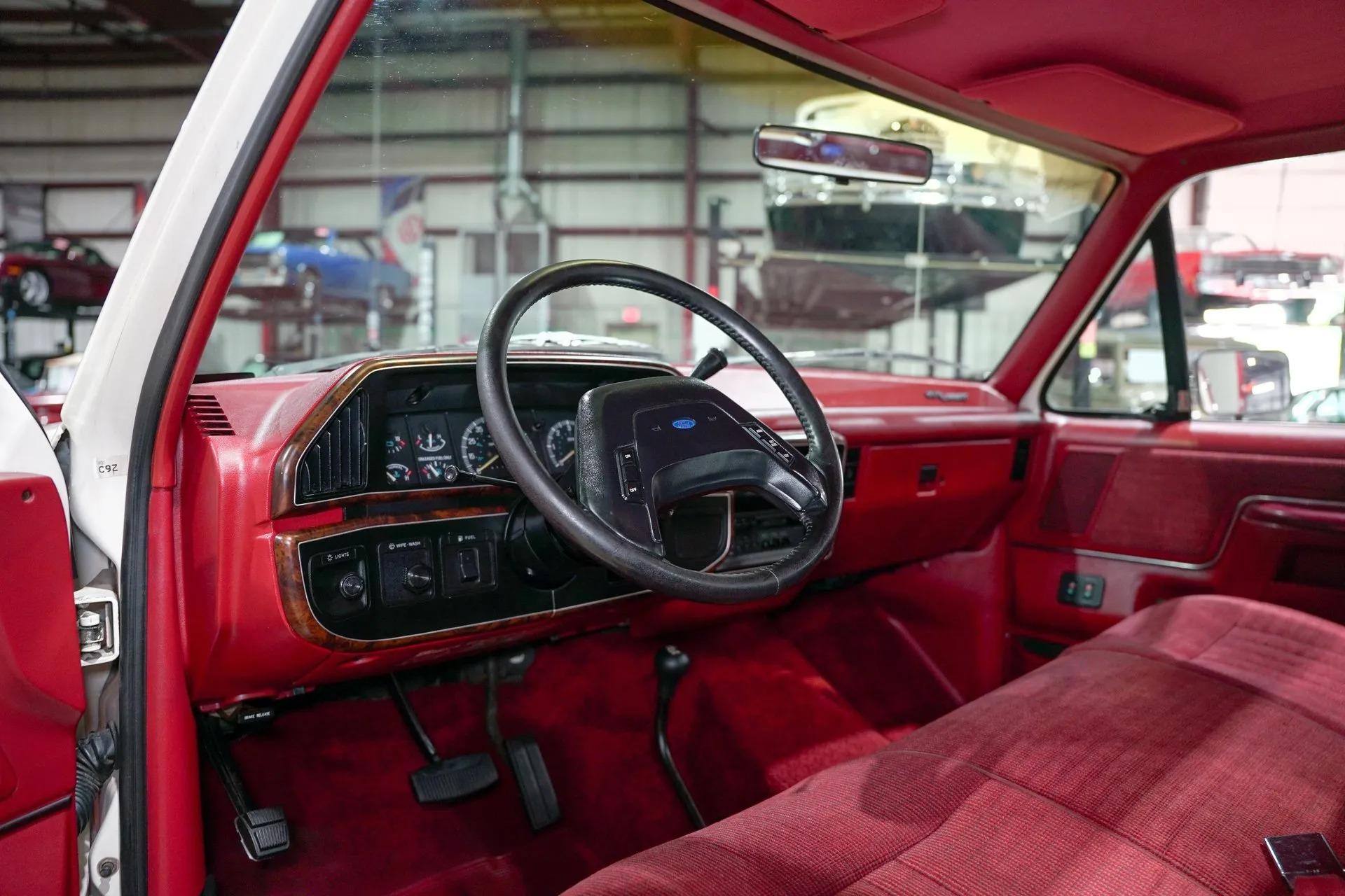 1990 Ford F-150 XLT Lariat - 2