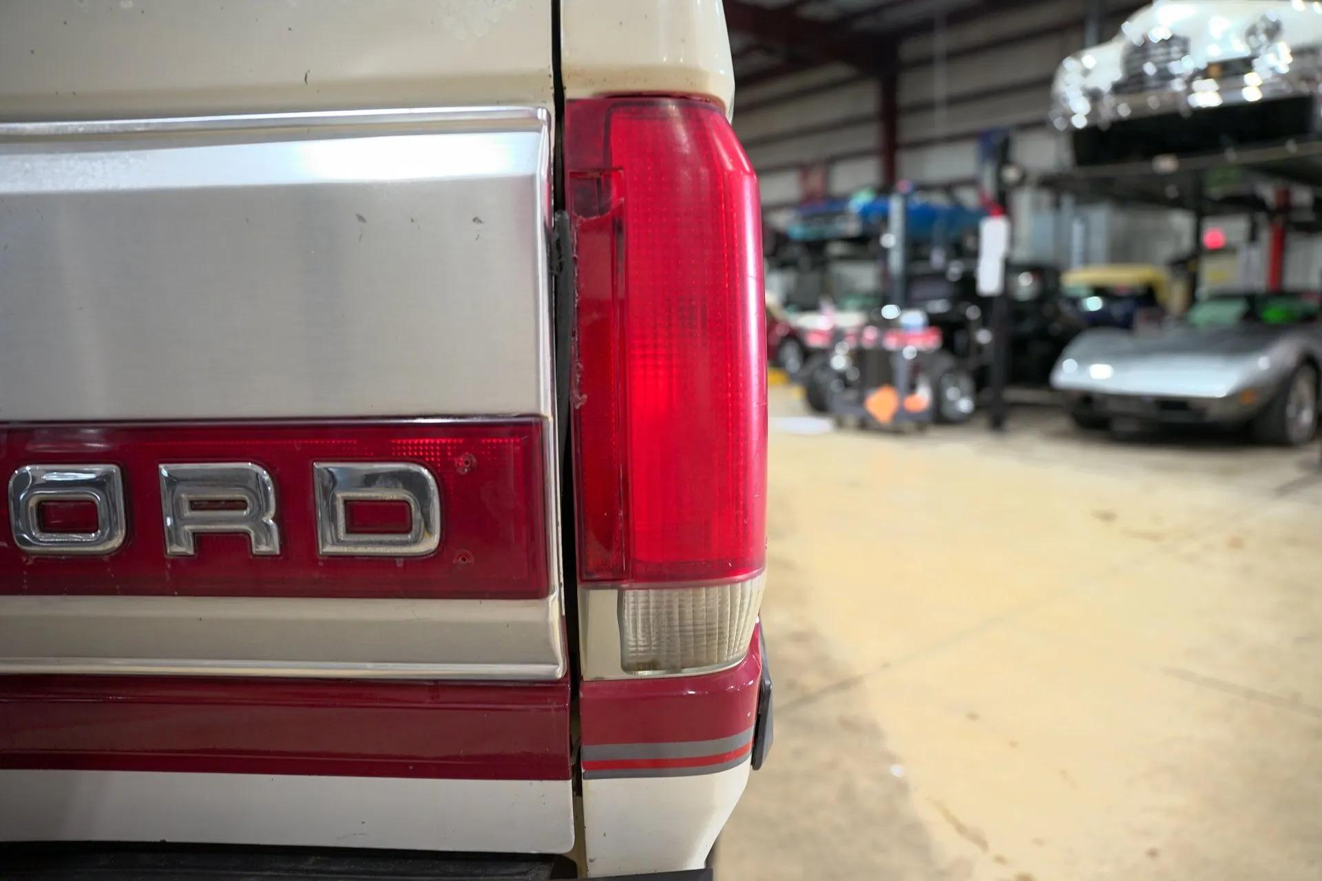 1990 Ford F-150 XLT Lariat