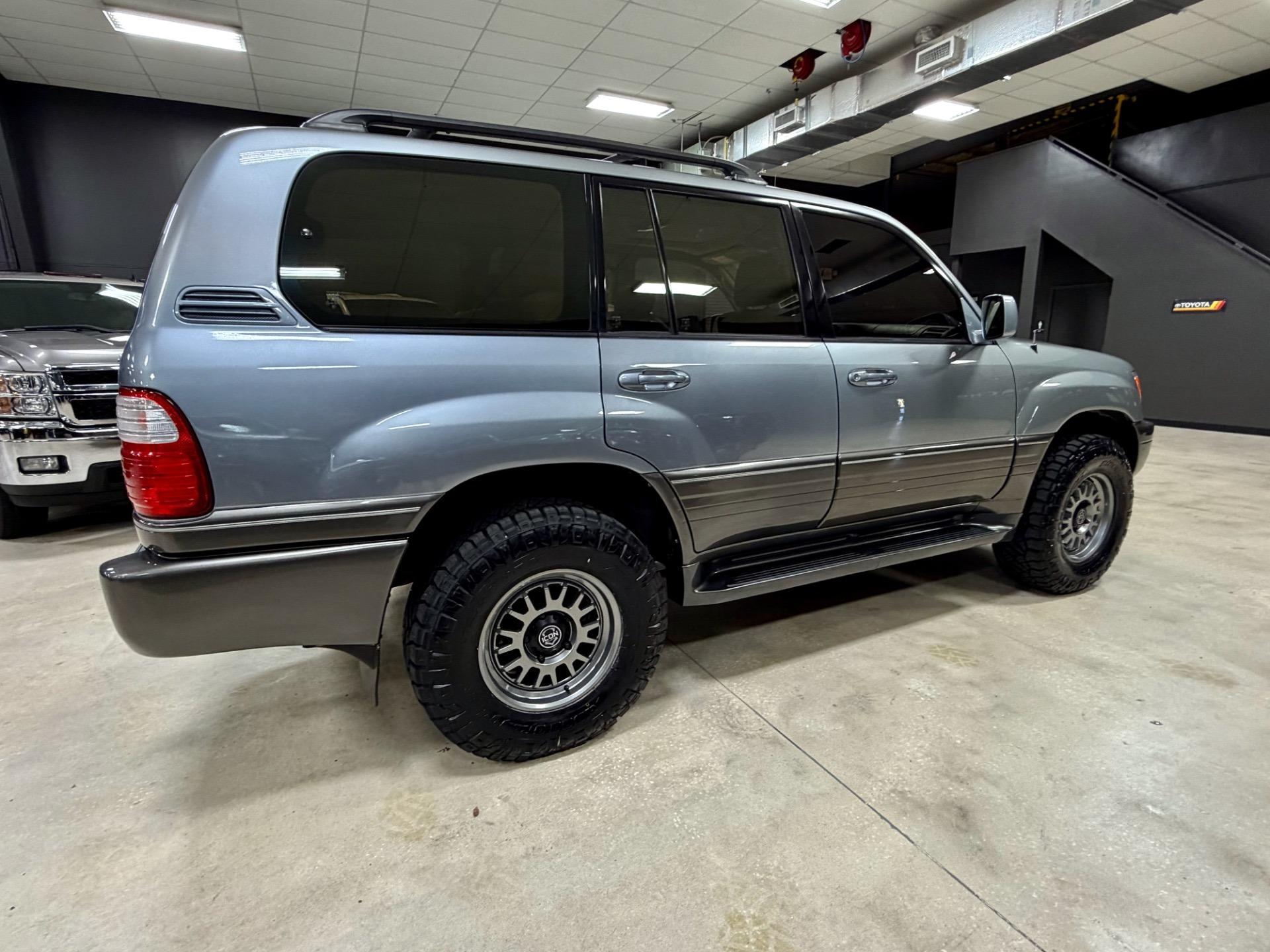 2001 Lexus LX 470 - 2