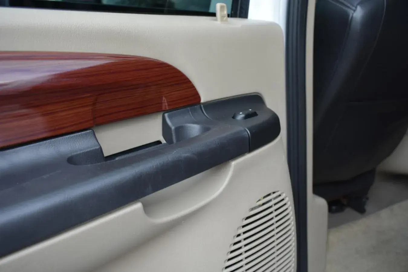 2005 Ford Excursion Eddie Bauer