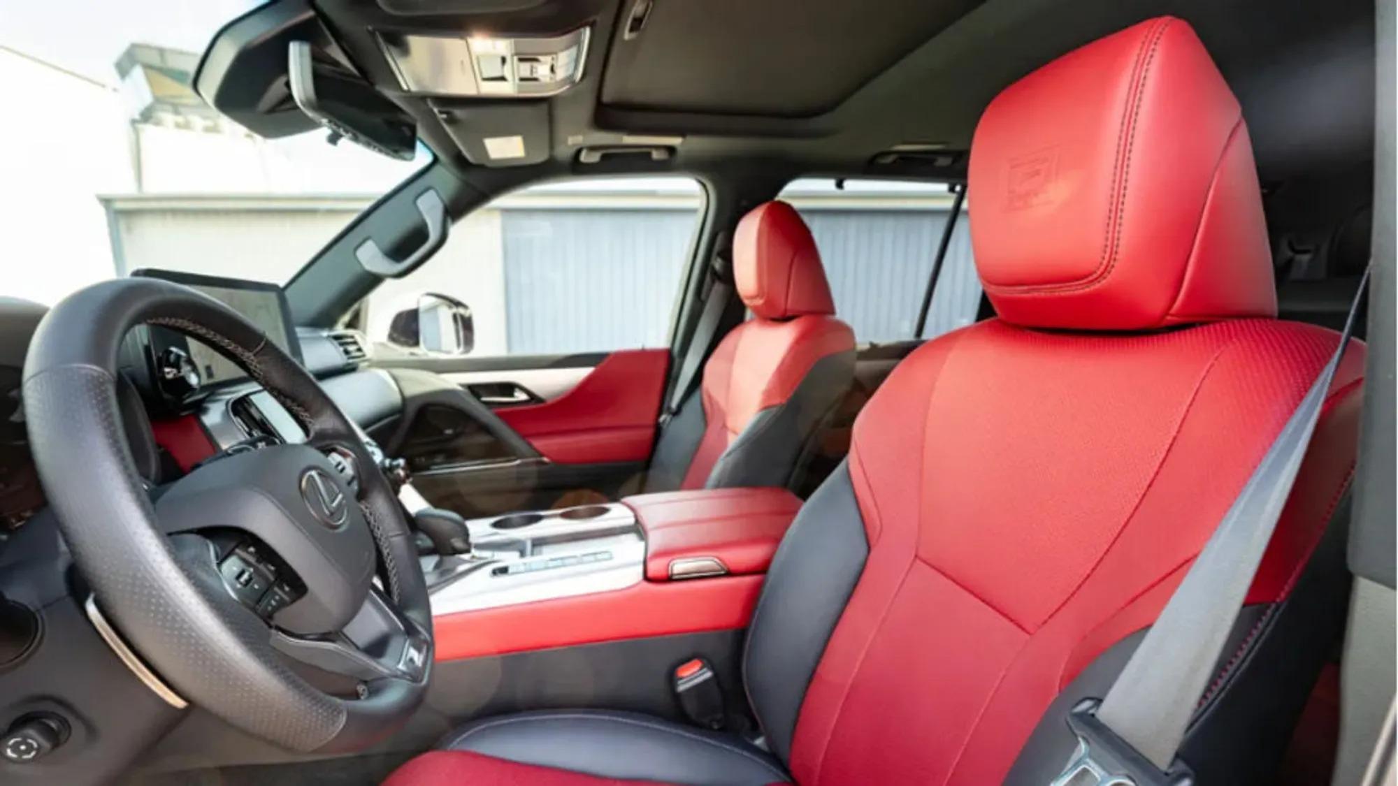 2025 Lexus LX700H SPORT