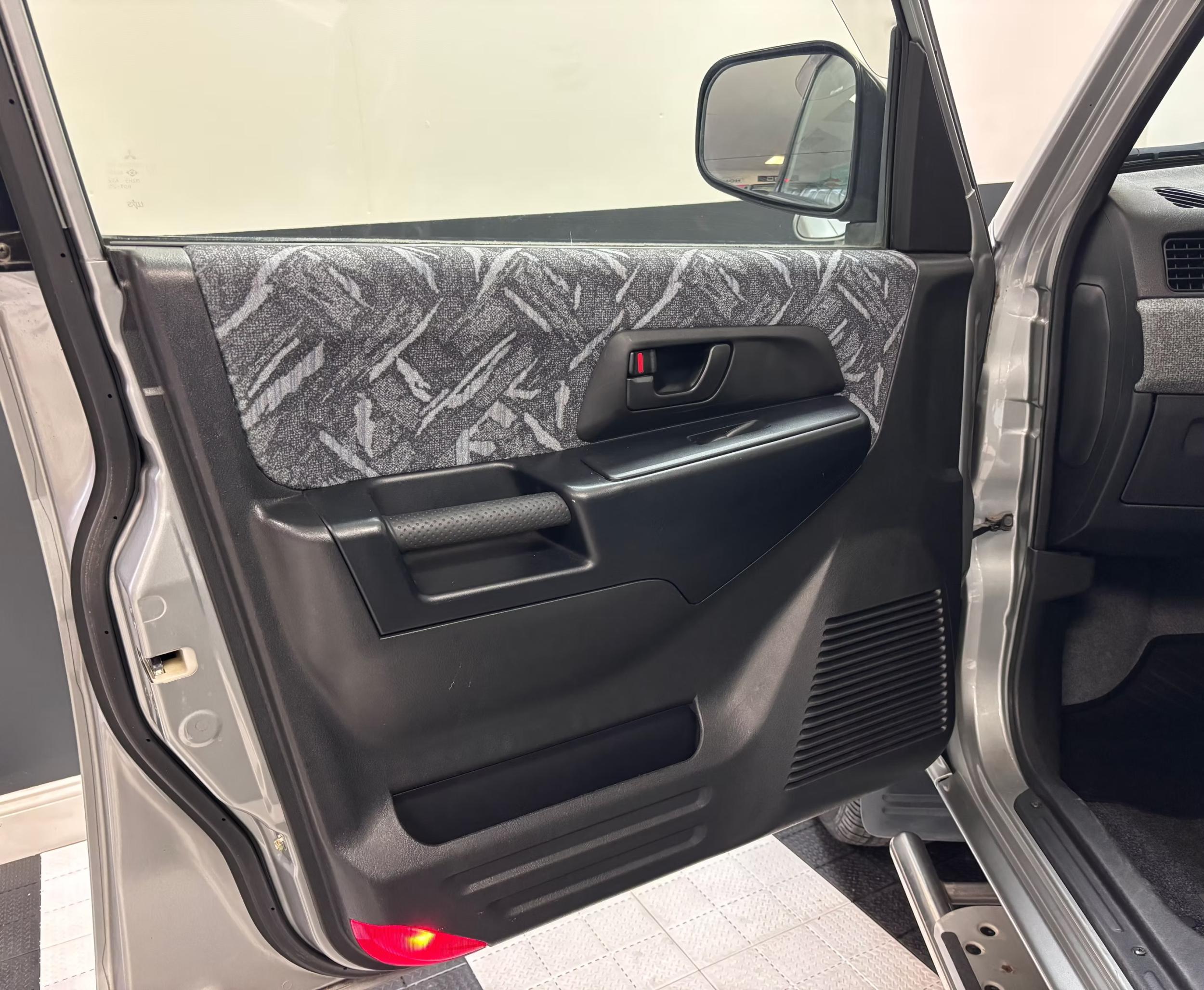 2000 Mitsubishi Pajero IO