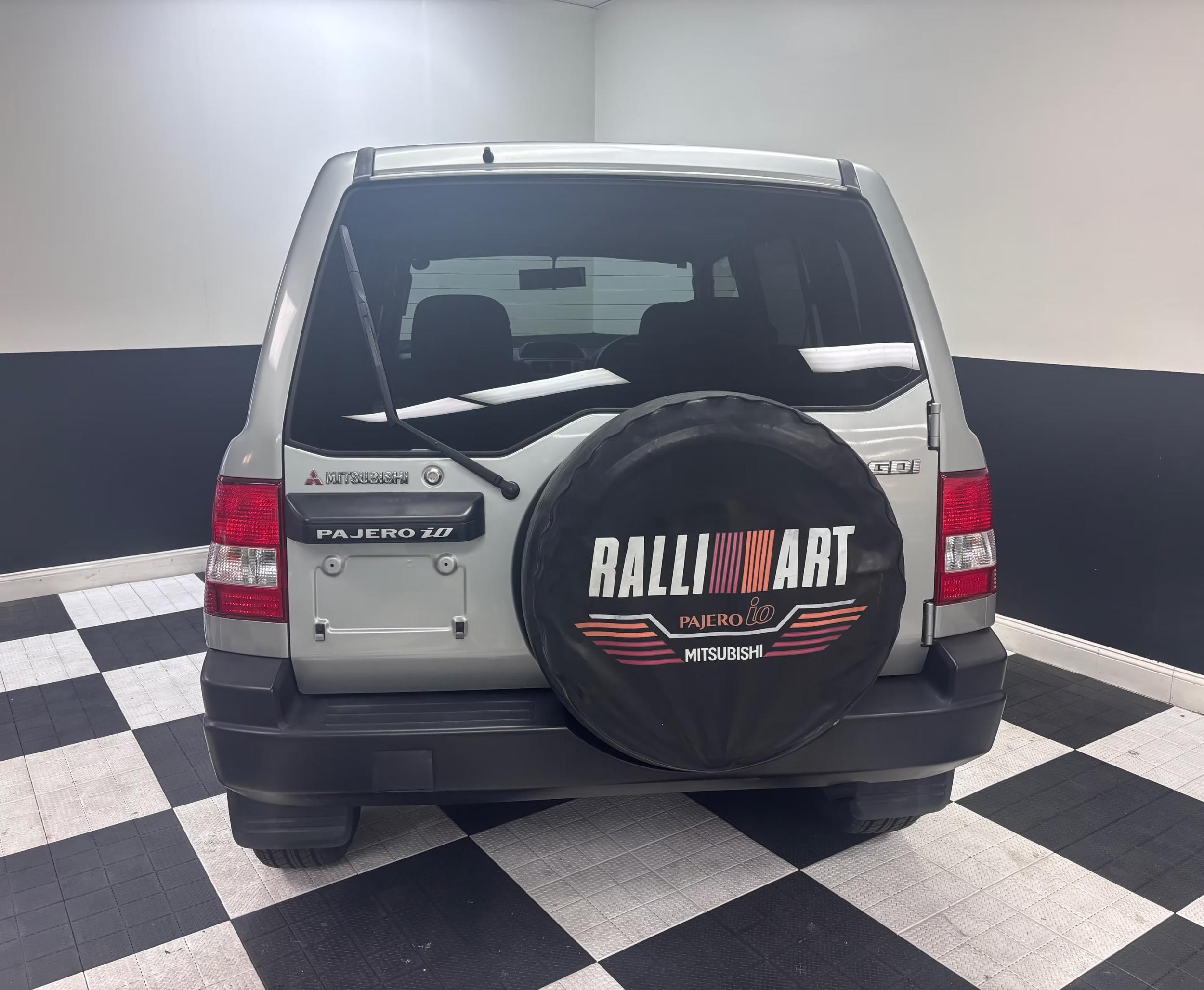 2000 Mitsubishi Pajero IO - 5