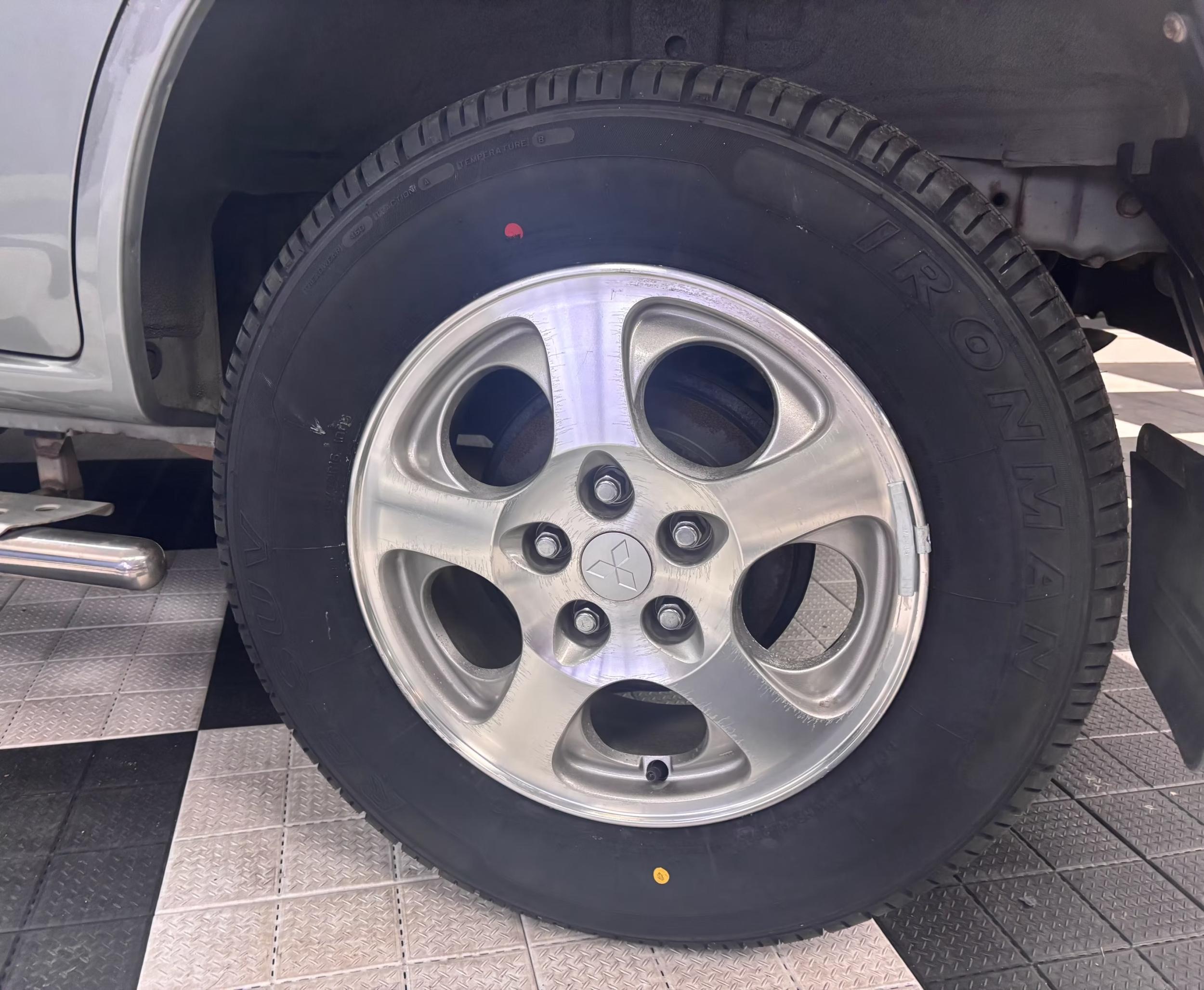 2000 Mitsubishi Pajero IO