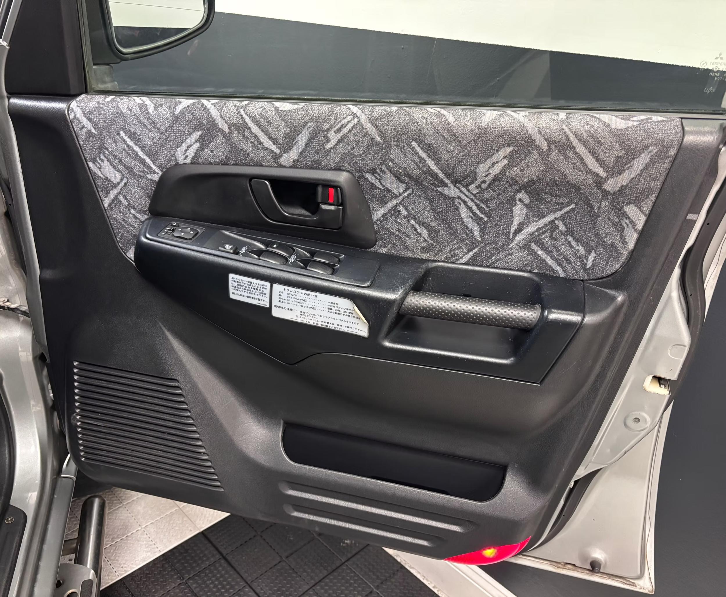 2000 Mitsubishi Pajero IO