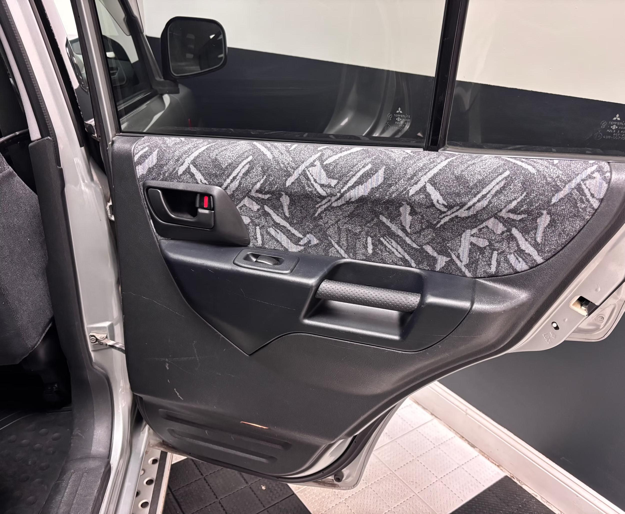 2000 Mitsubishi Pajero IO