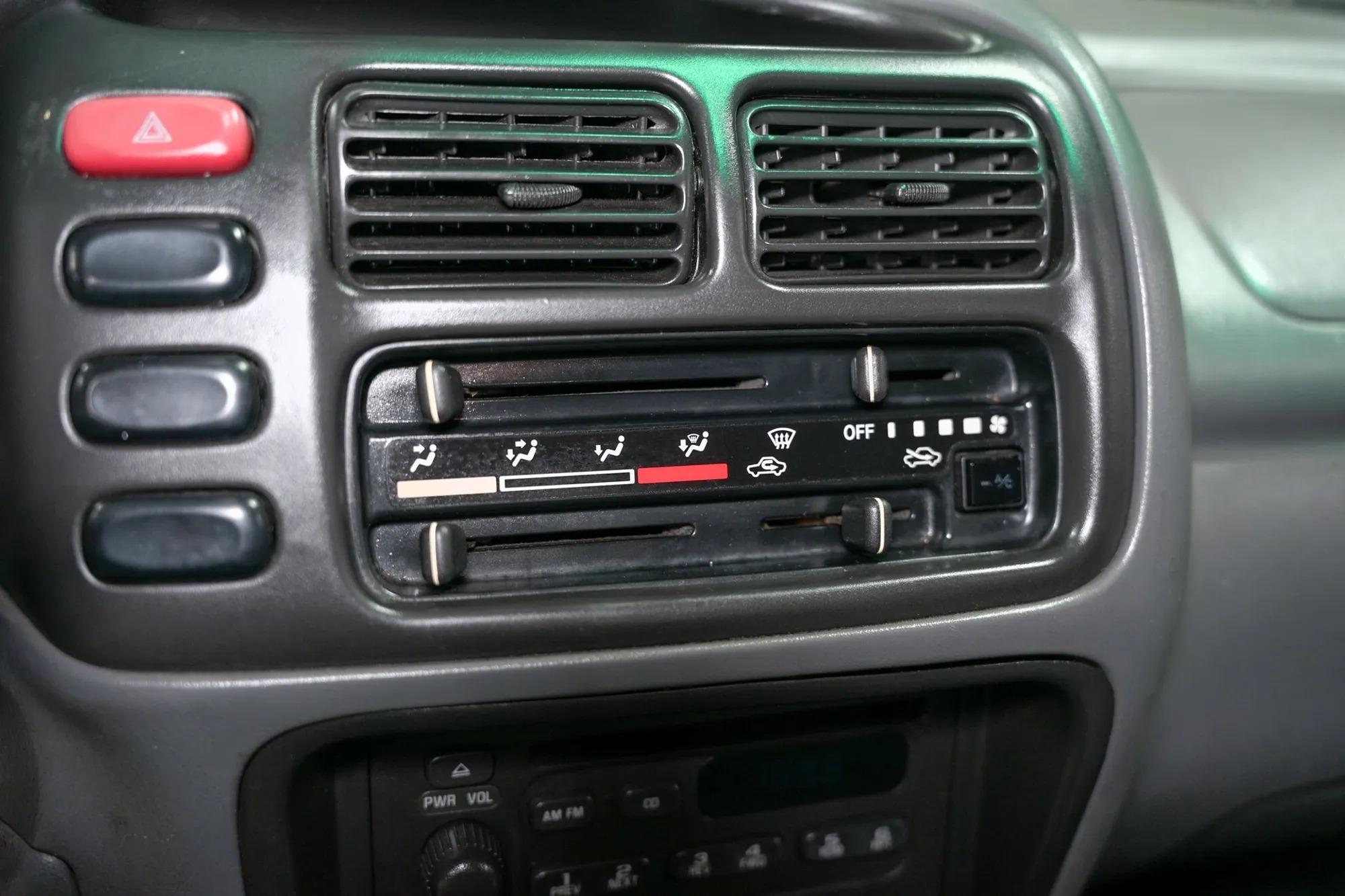 1999 Chevrolet Tracker 4×4