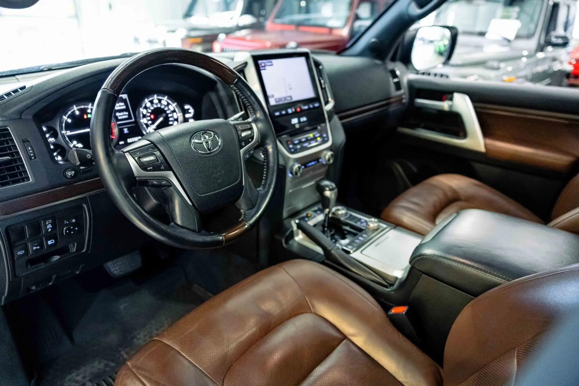 2018 Toyota Land Cruiser