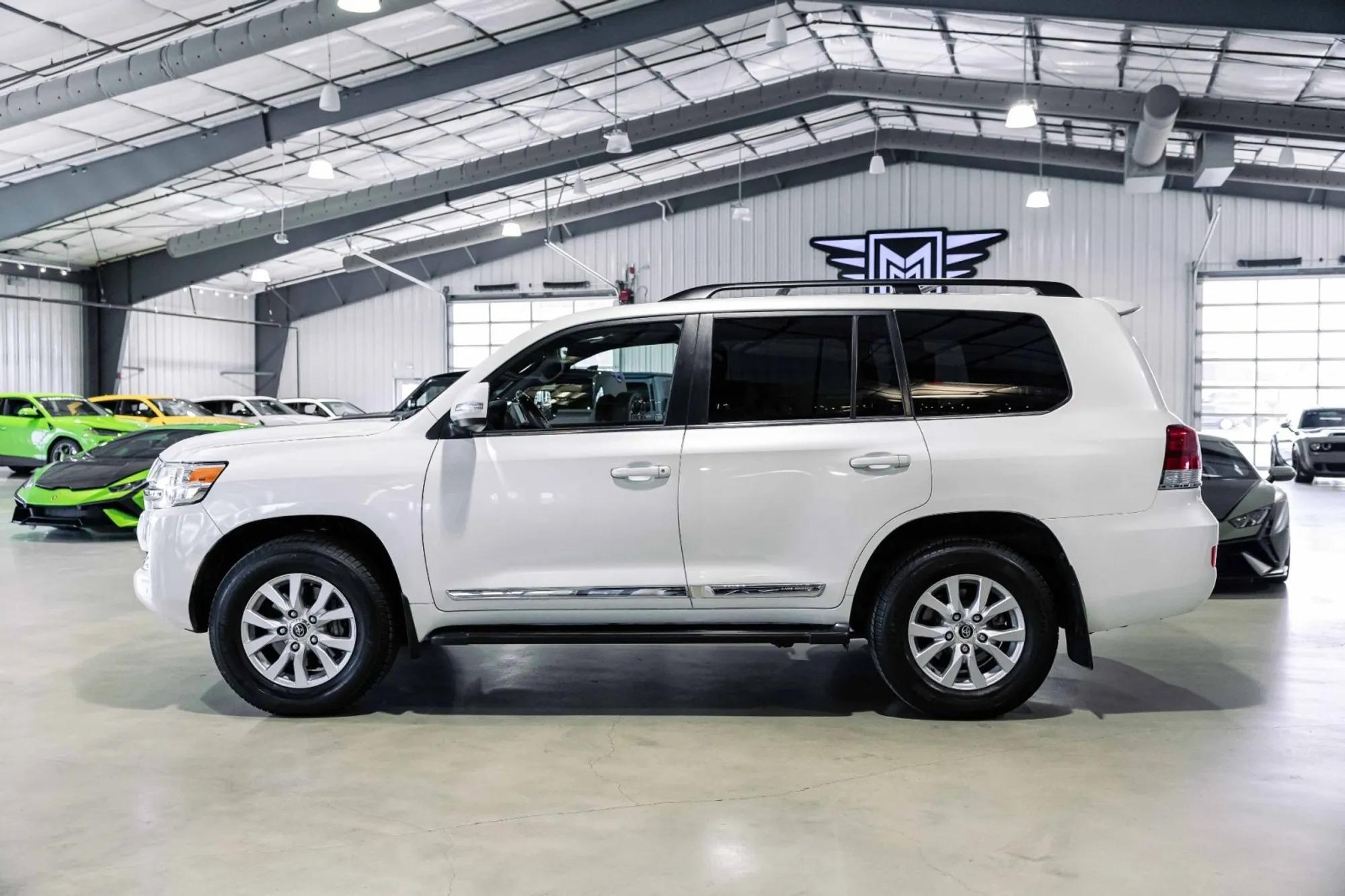 2018 Toyota Land Cruiser - 3