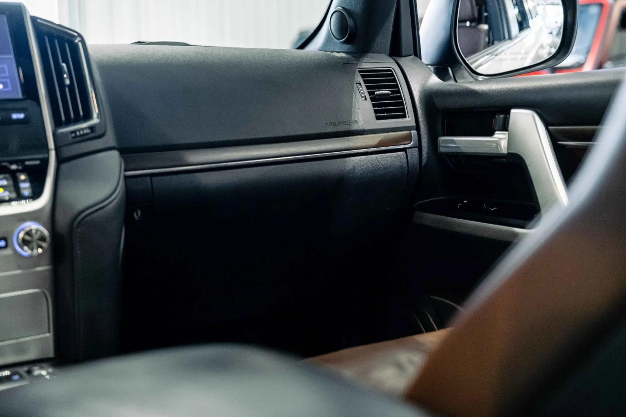 2018 Toyota Land Cruiser