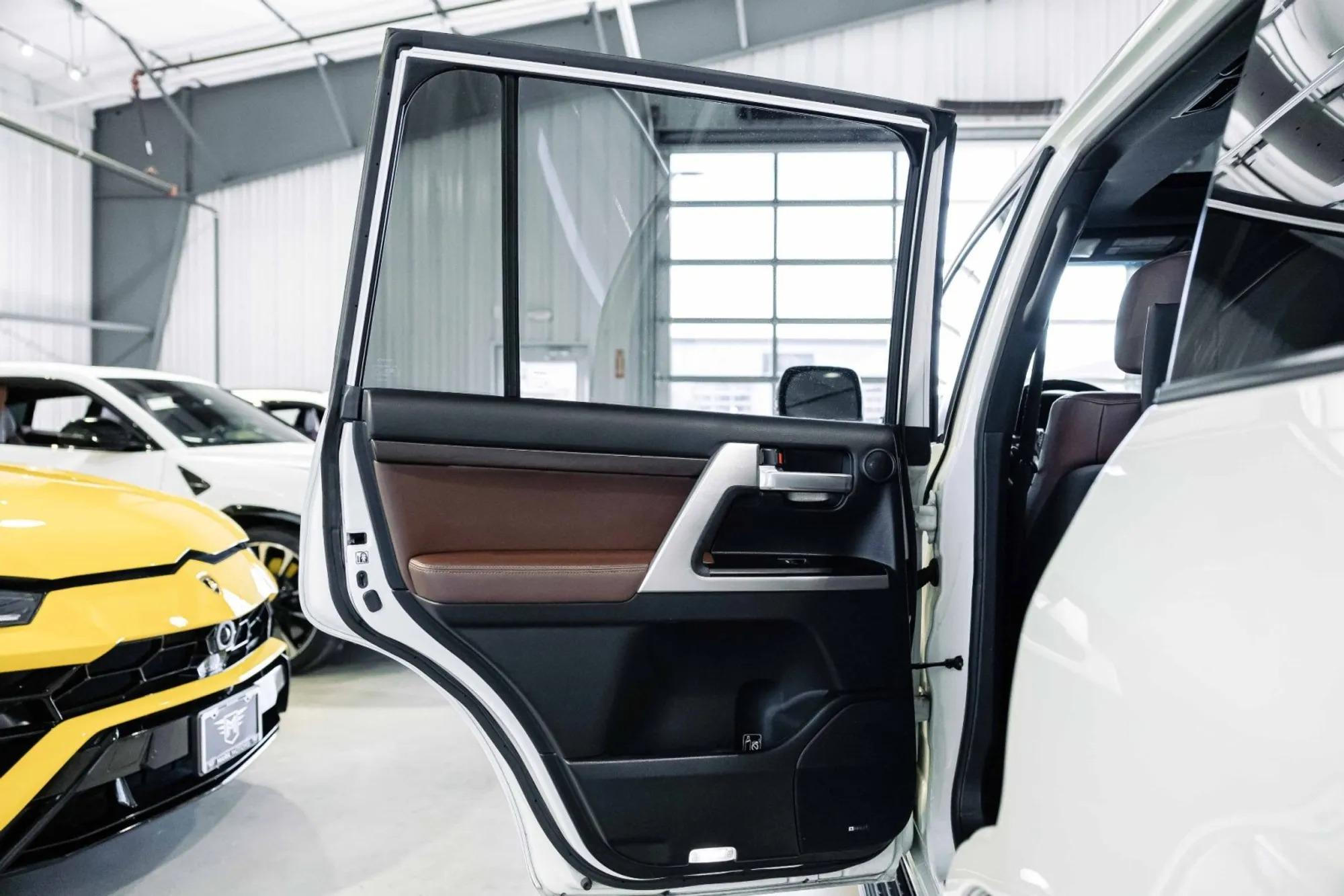 2018 Toyota Land Cruiser