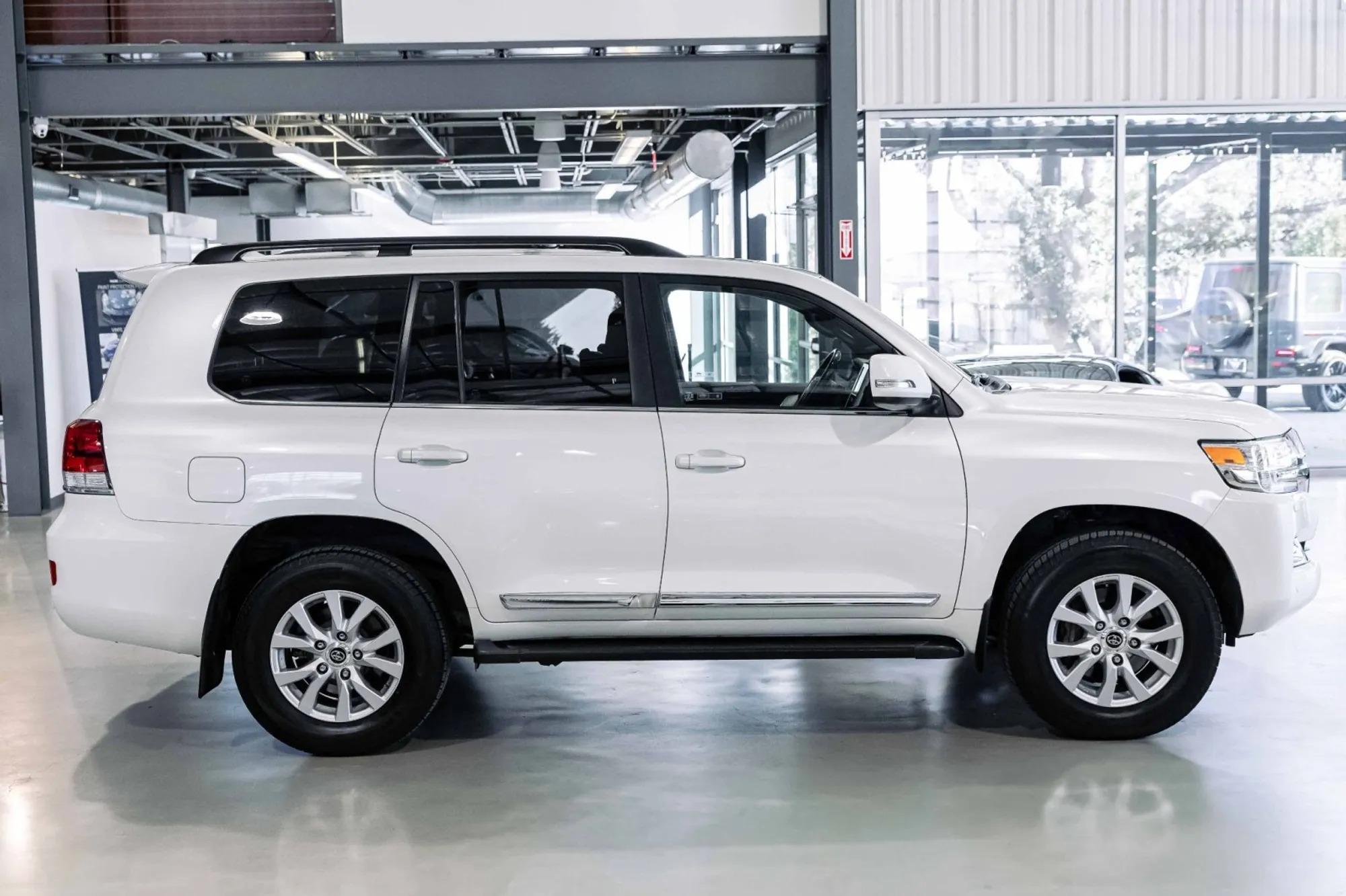 2018 Toyota Land Cruiser