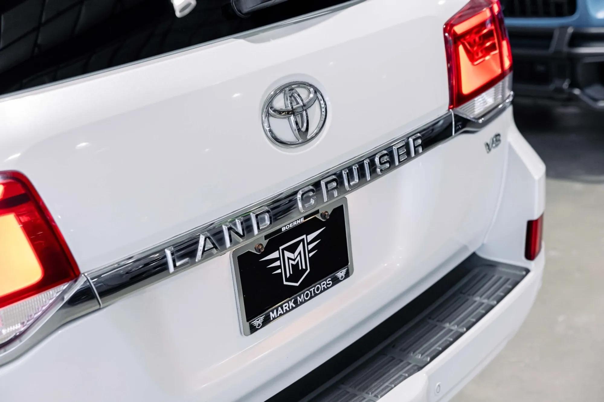 2018 Toyota Land Cruiser