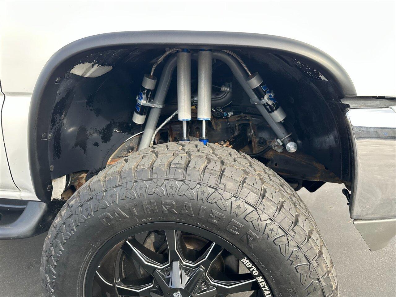 2002 GMC Yukon XL 2500 SLT