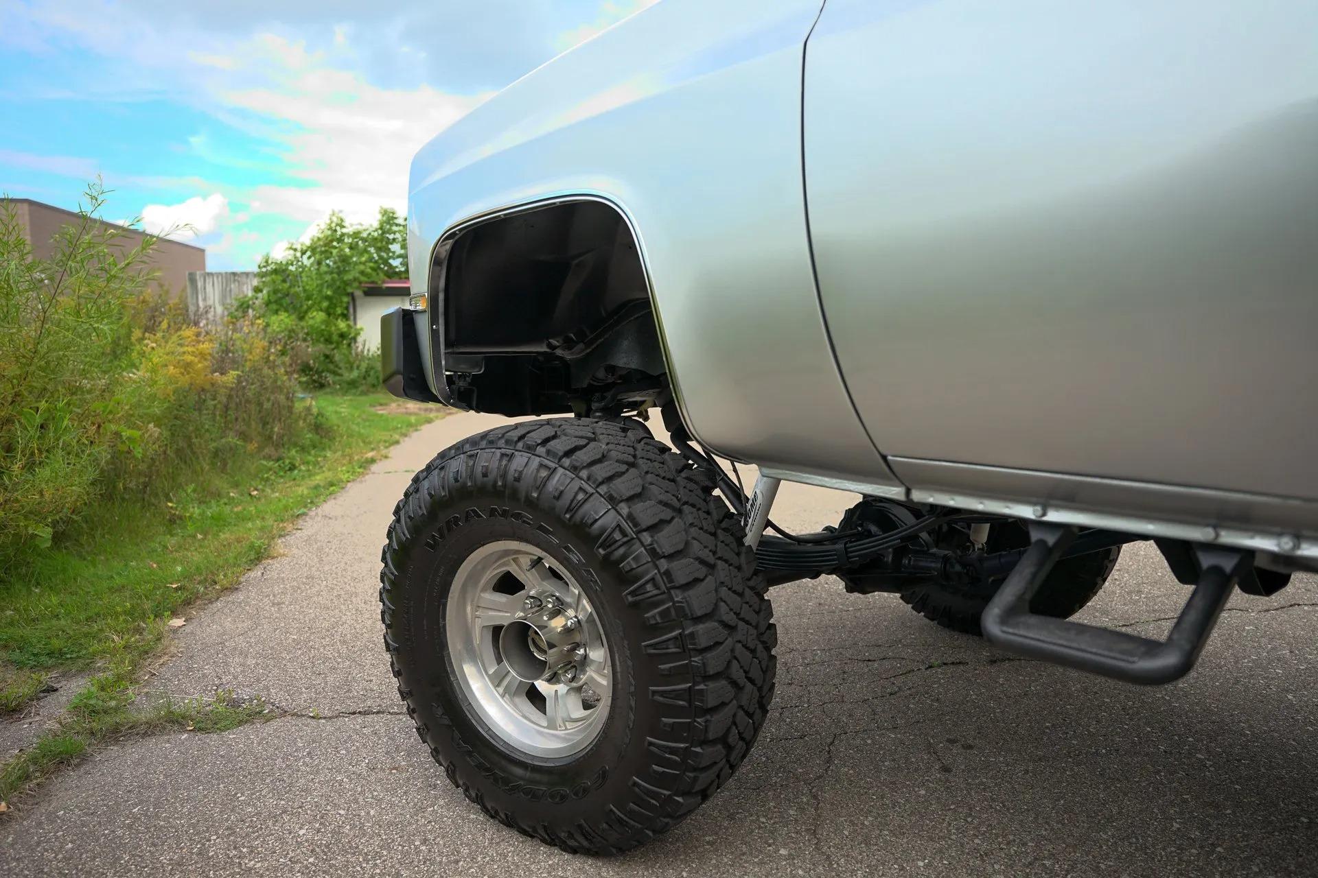 Lifted 1985 Chevrolet K10 - 5