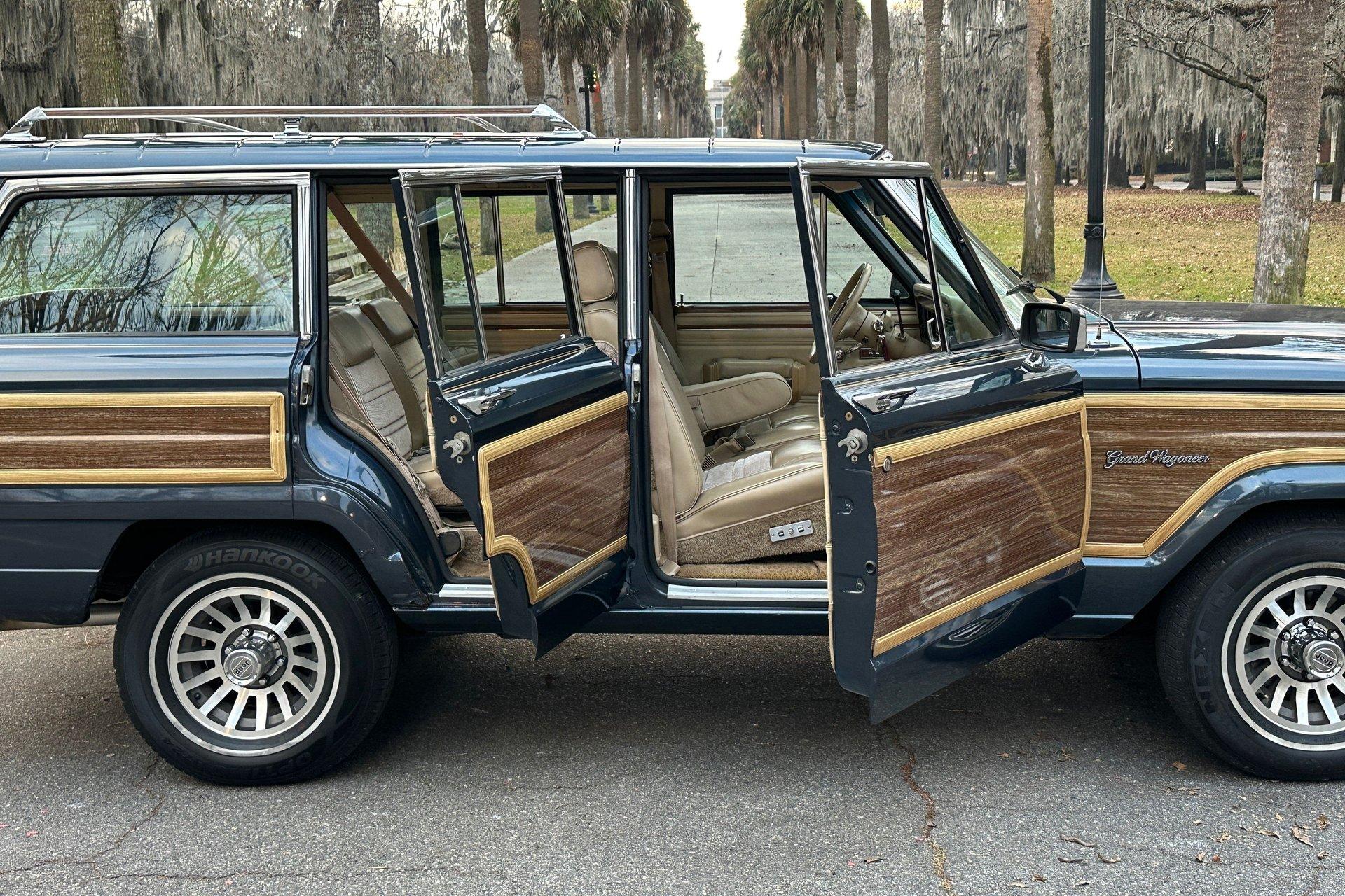 1989 Jeep Grand Wagoneer