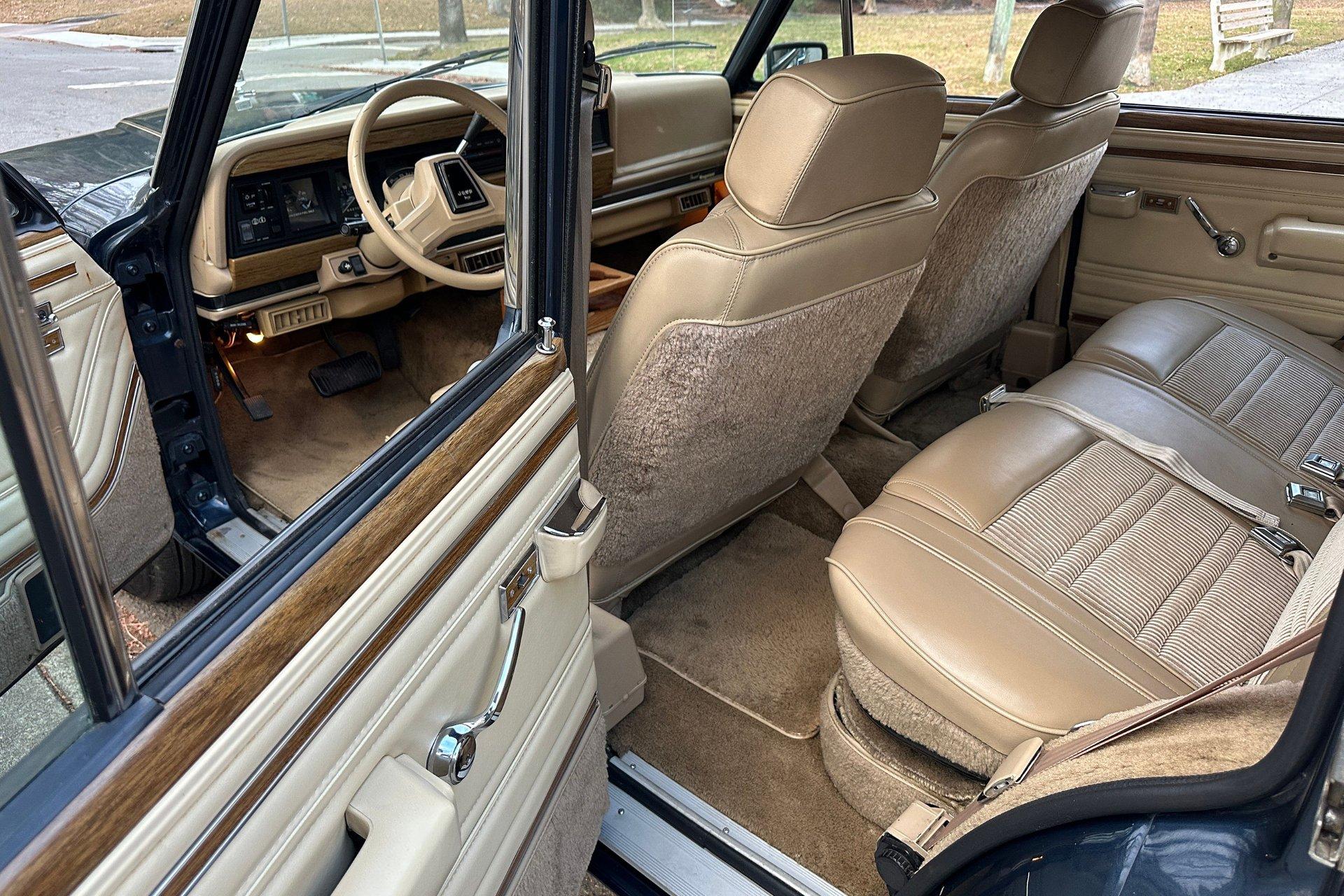 1989 Jeep Grand Wagoneer
