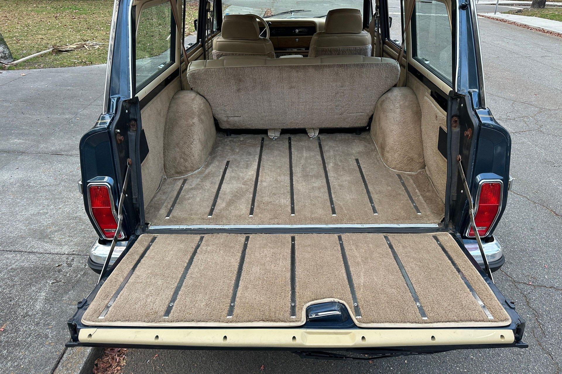 1989 Jeep Grand Wagoneer