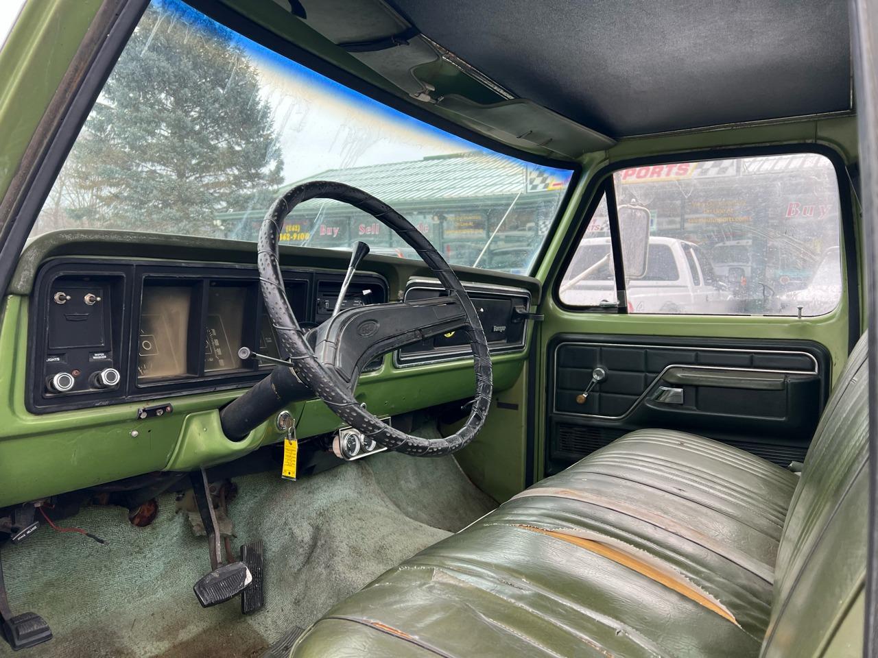 1975 Ford F-350 Ranger Camper Special
