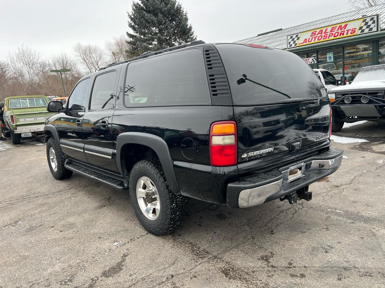 2003 Chevrolet Suburban 2500 LT - 4
