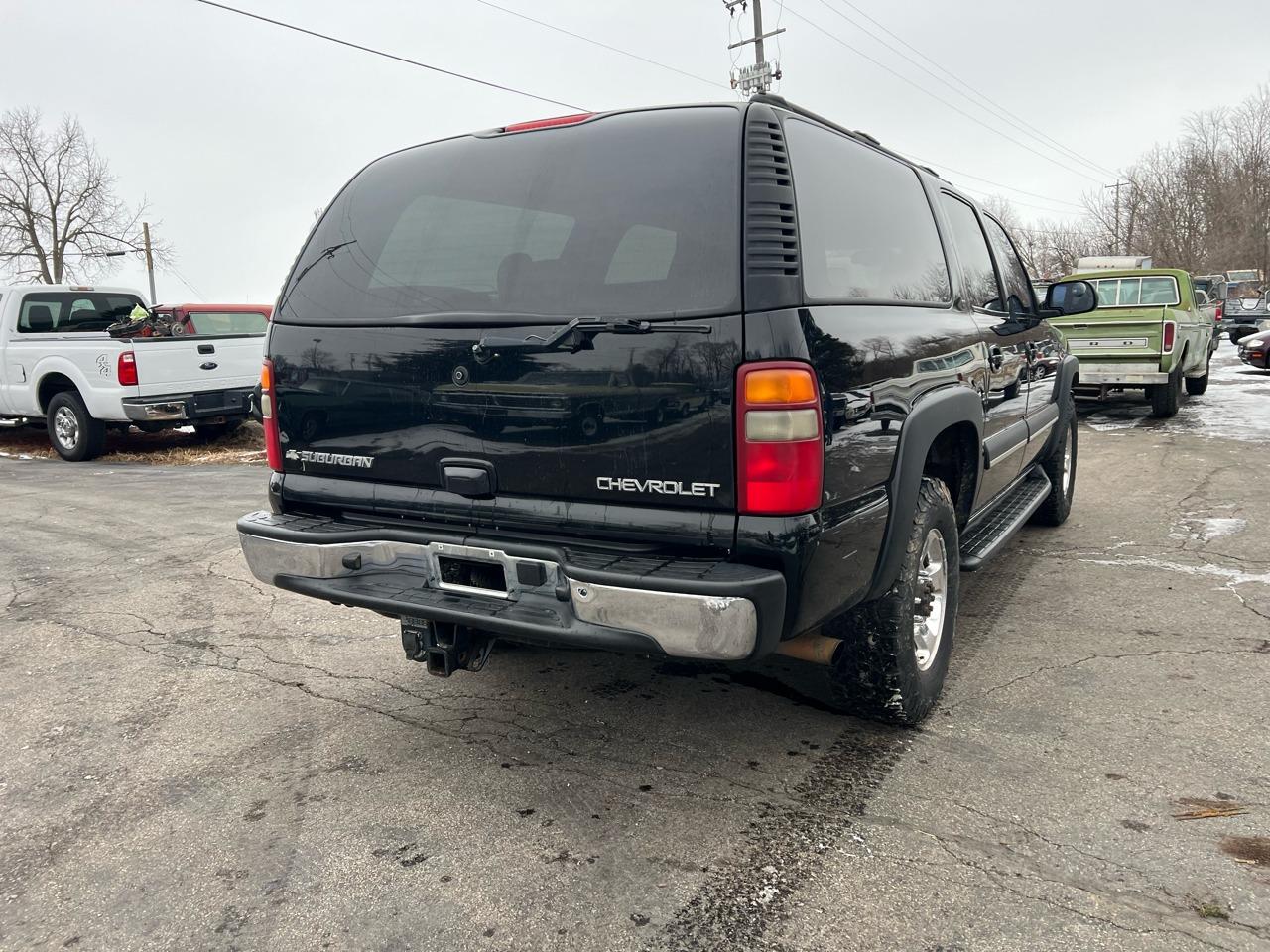 2003 Chevrolet Suburban 2500 LT - 3