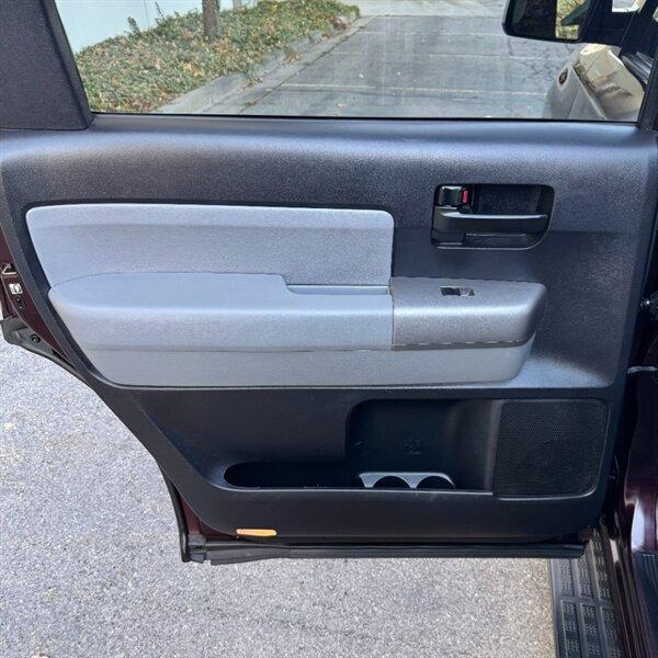 2016 Toyota Sequoia SR5