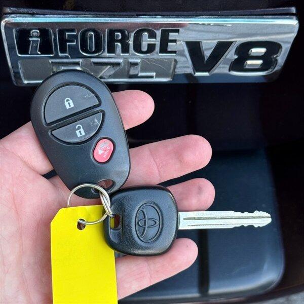 2016 Toyota Sequoia SR5 - 3