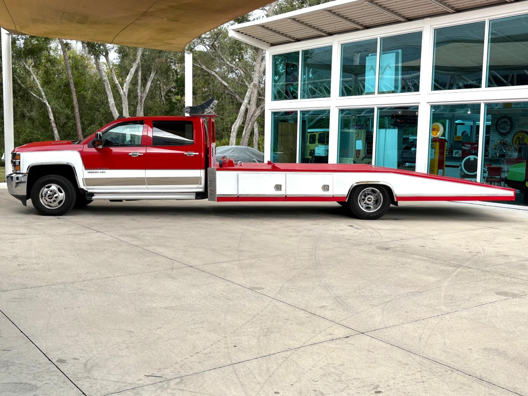 2017 Chevrolet Silverado Tow Truck - 2