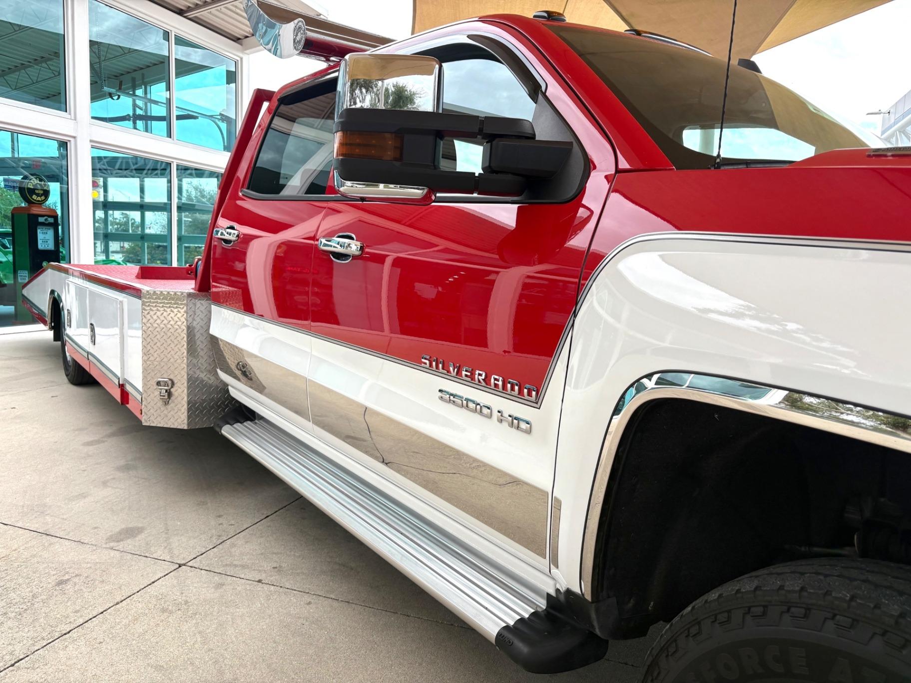 2017 Chevrolet Silverado Tow Truck