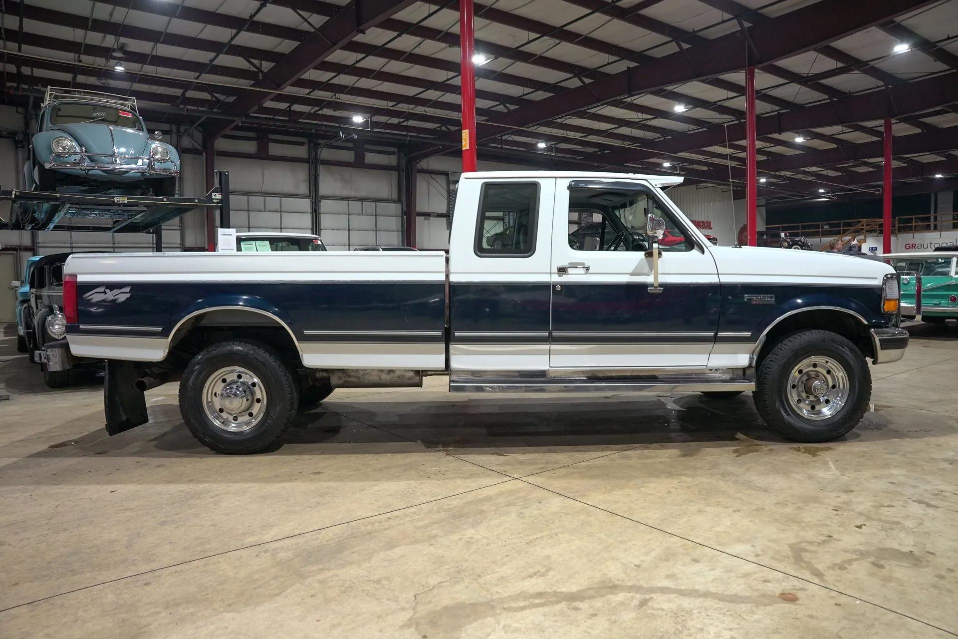 1993 Ford F-250 XLT - 2