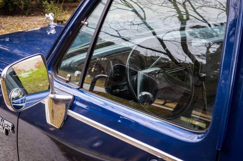 37k-Mile 1988 Dodge Power Ram W100 4×4