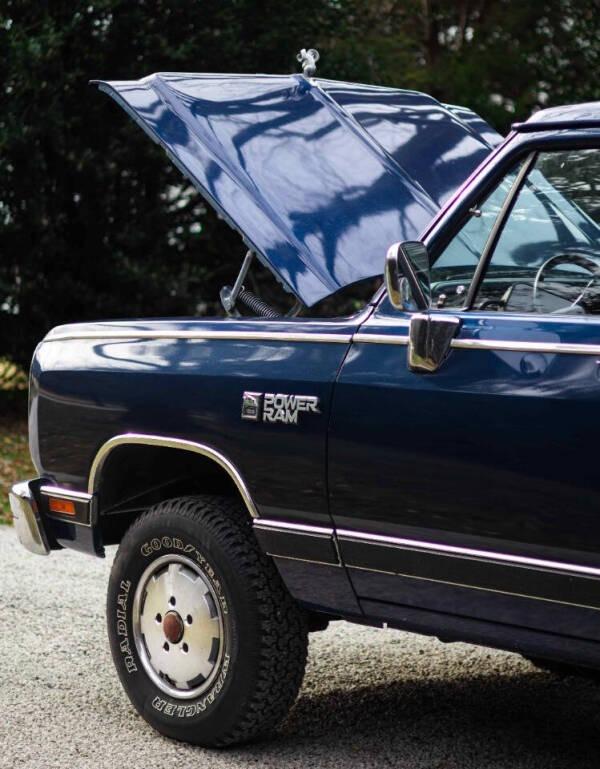 37k-Mile 1988 Dodge Power Ram W100 4×4