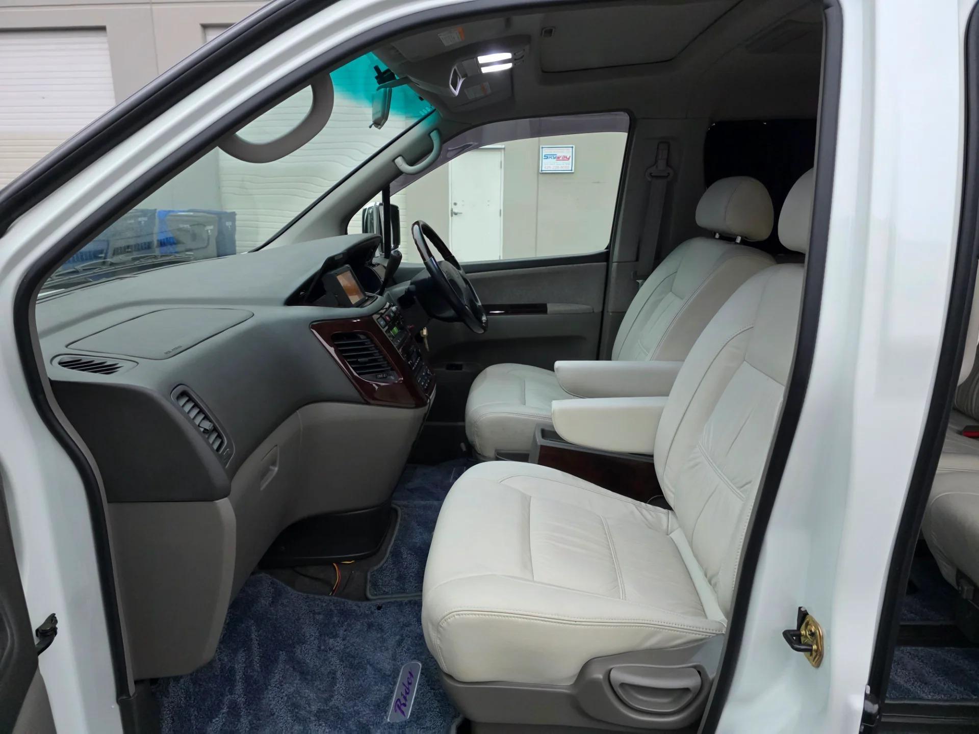 2000 Nissan Elgrand Rider