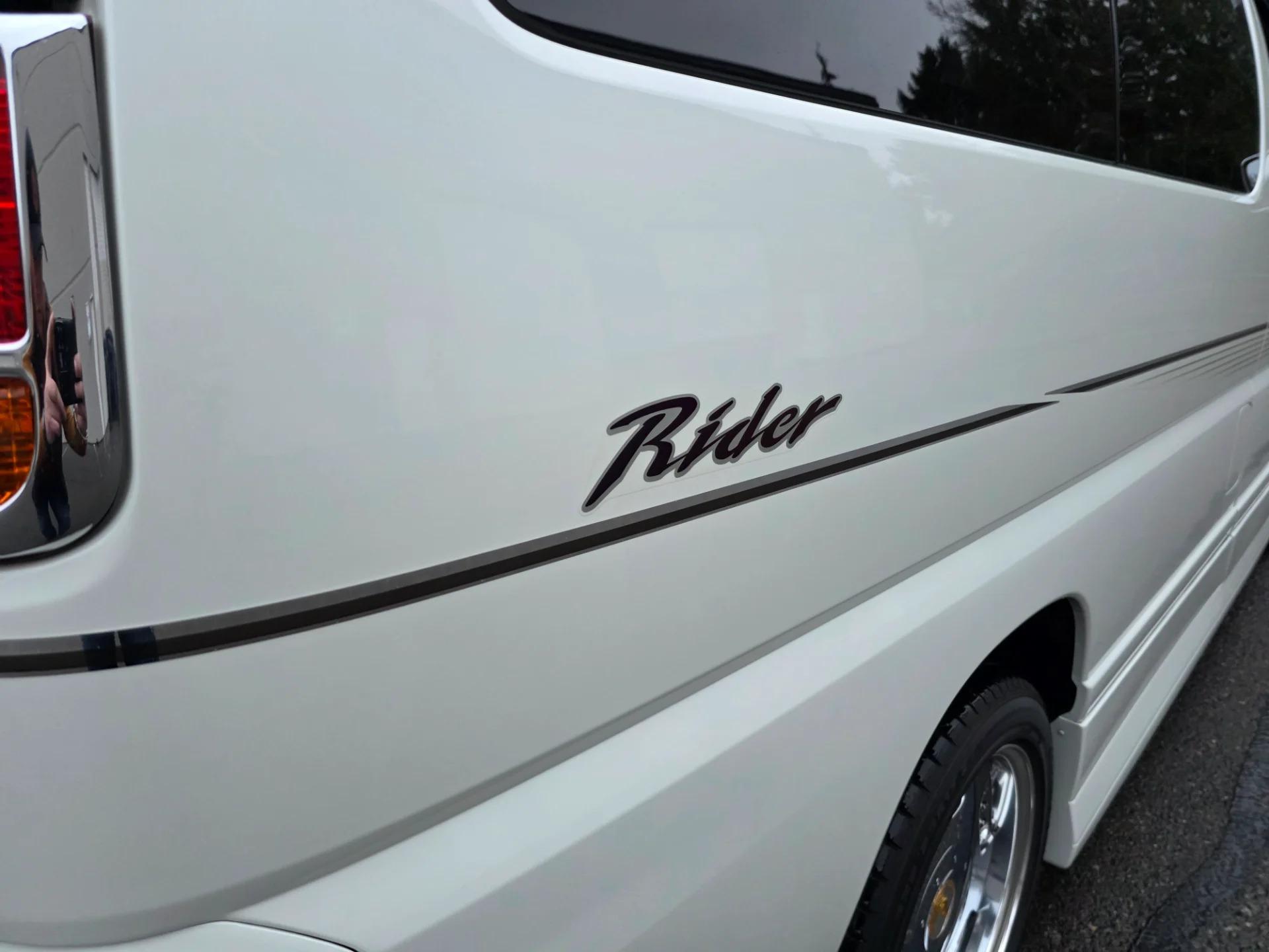 2000 Nissan Elgrand Rider