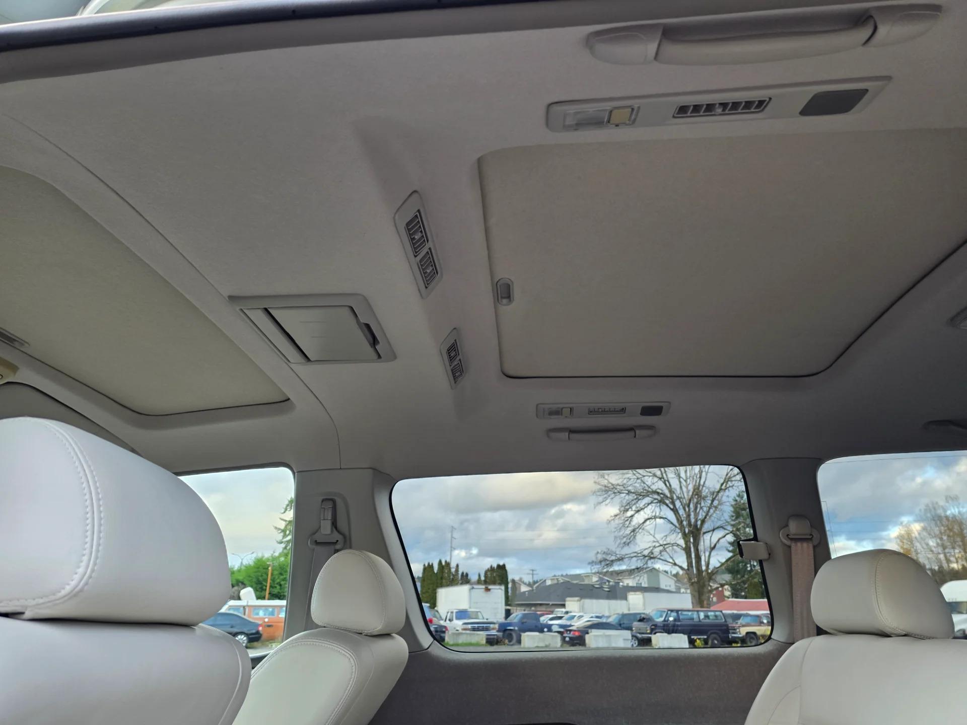 2000 Nissan Elgrand Rider